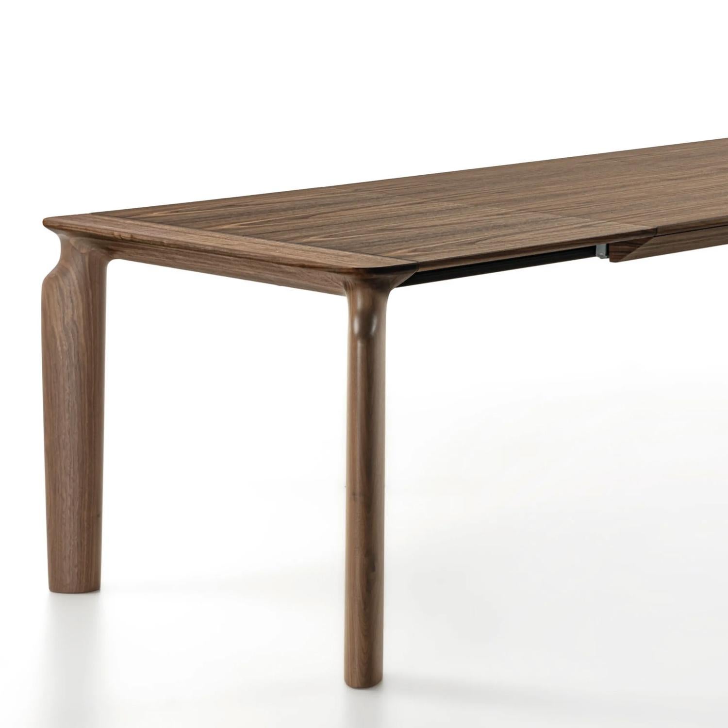Noyer Table de salle à manger en noyer Taorma en vente