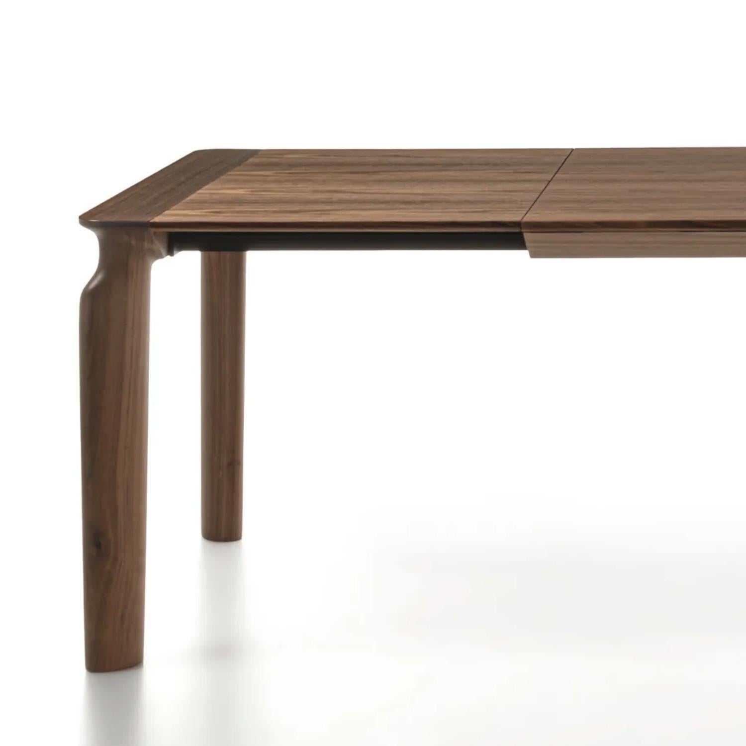 Table de salle à manger en noyer Taorma en vente 1