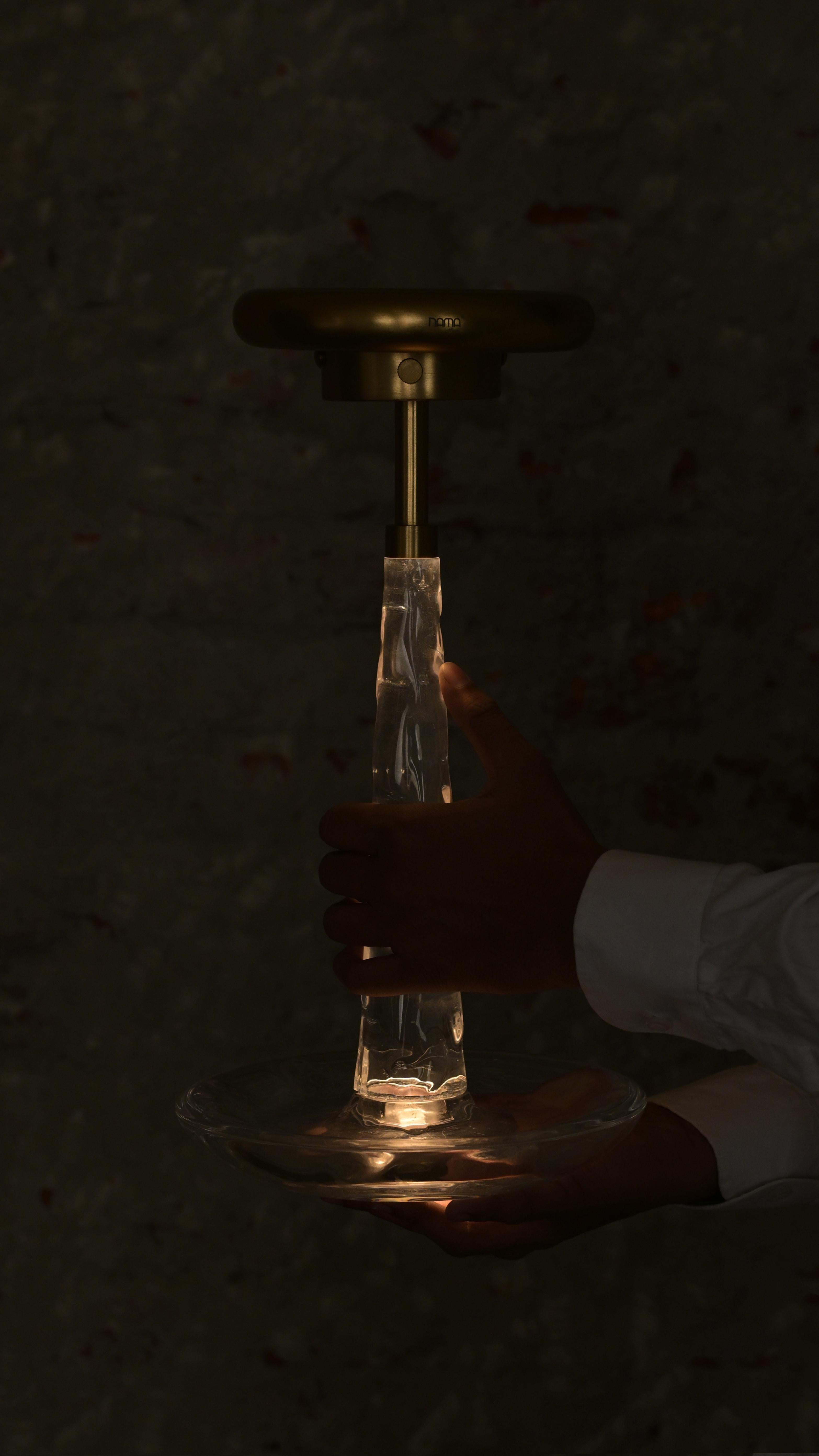 Lampe à poser portable Tap par Studio Namit Khanna en vente 9