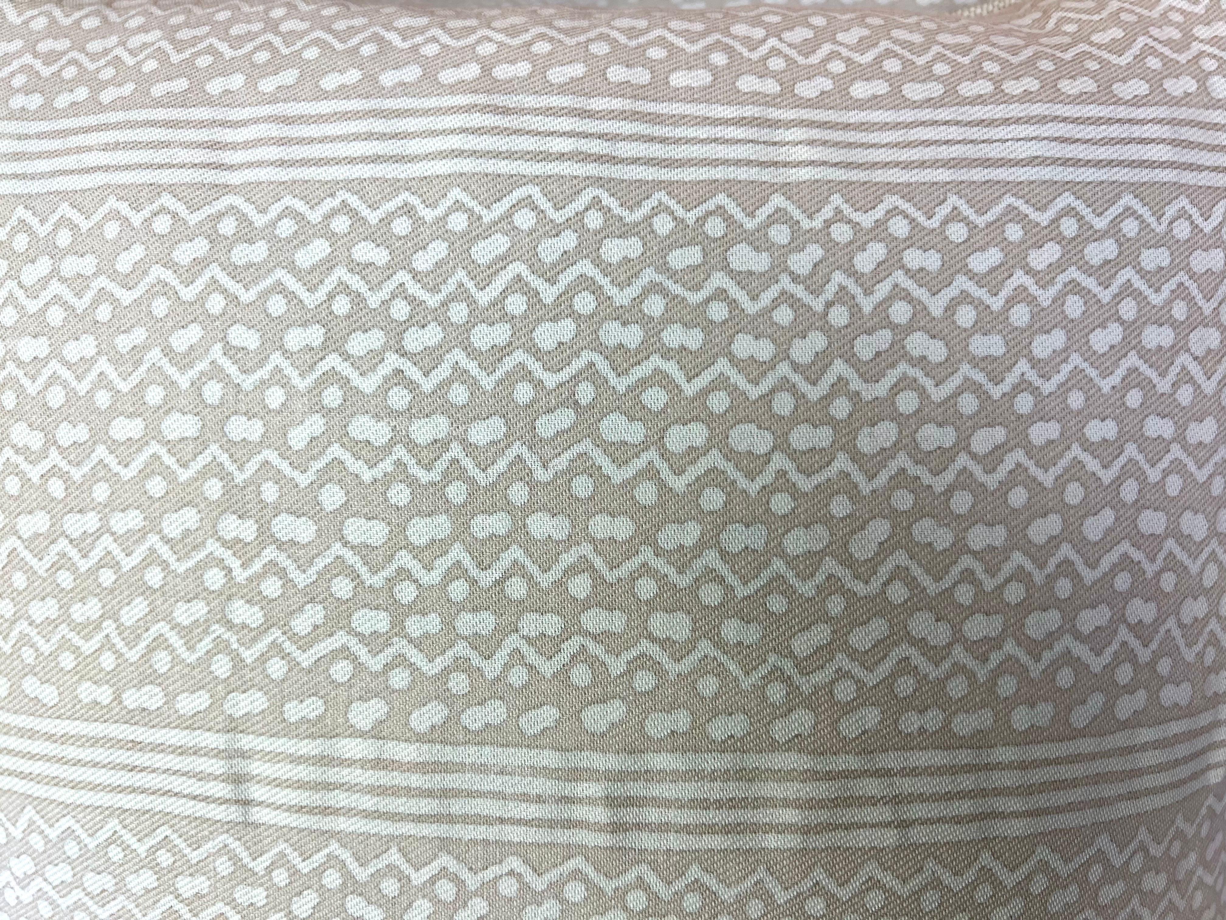 Tapa - Oreillers en textile Fortuny à motifs rayés avec dos en lin, la paire Excellent état - En vente à Los Angeles, CA
