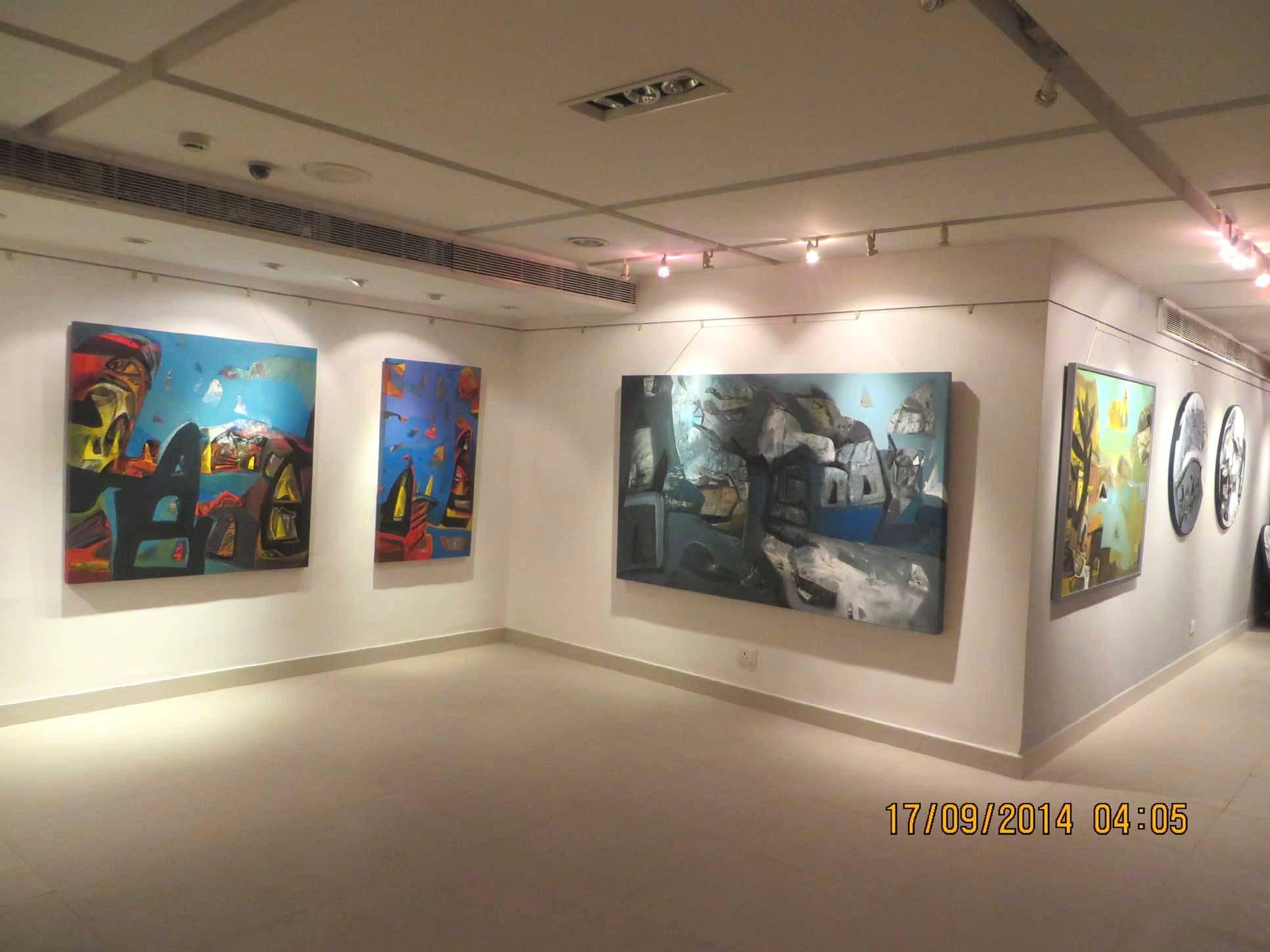 Tableau rond, paysage urbain, acrylique noire et blanche, Ace Indian Contemporary Artist (artiste indien contemporain), en stock - Noir Landscape Painting par Tapas Ghosal