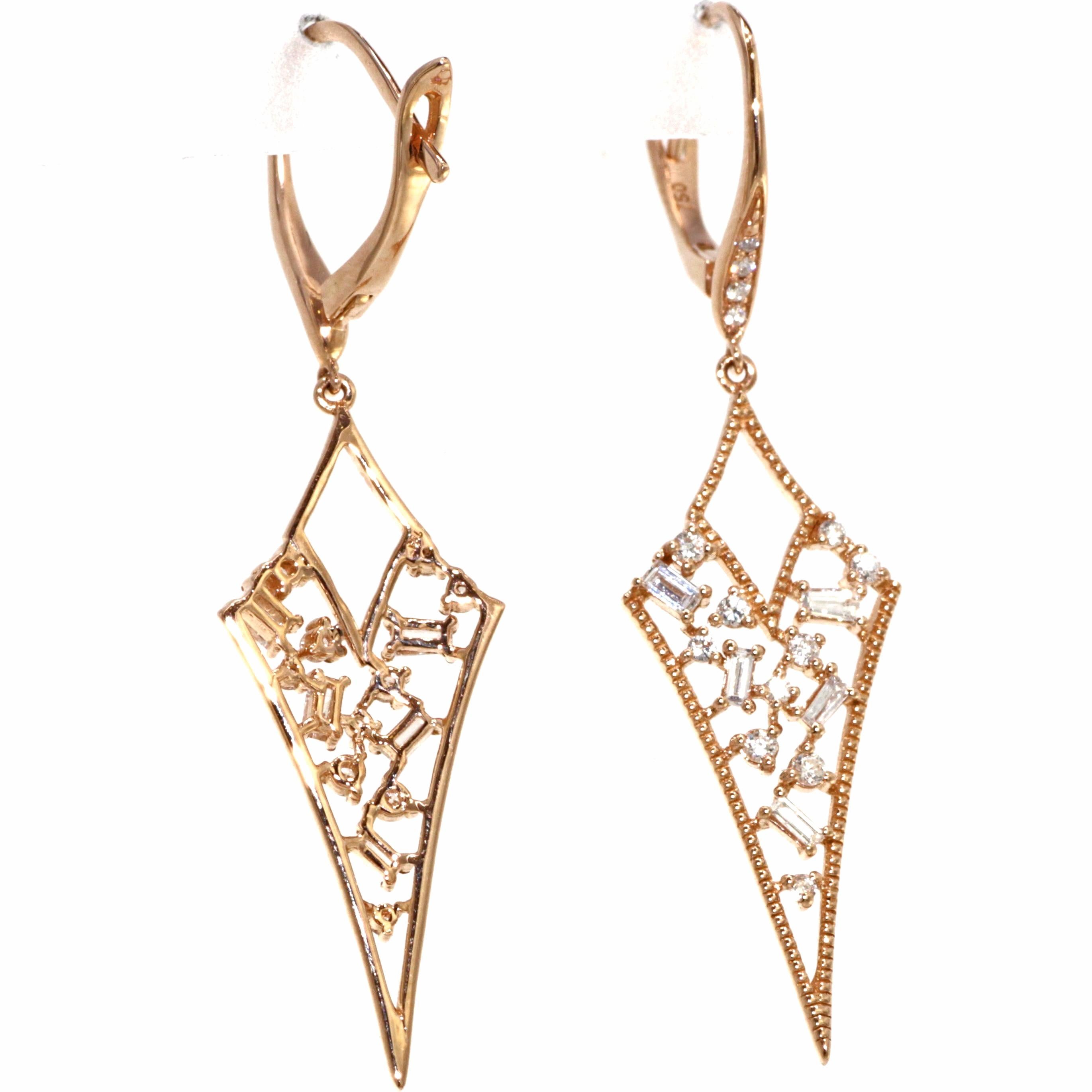 Moderno Orecchini pendenti con diamante Taper in oro rosa 18 carati in vendita