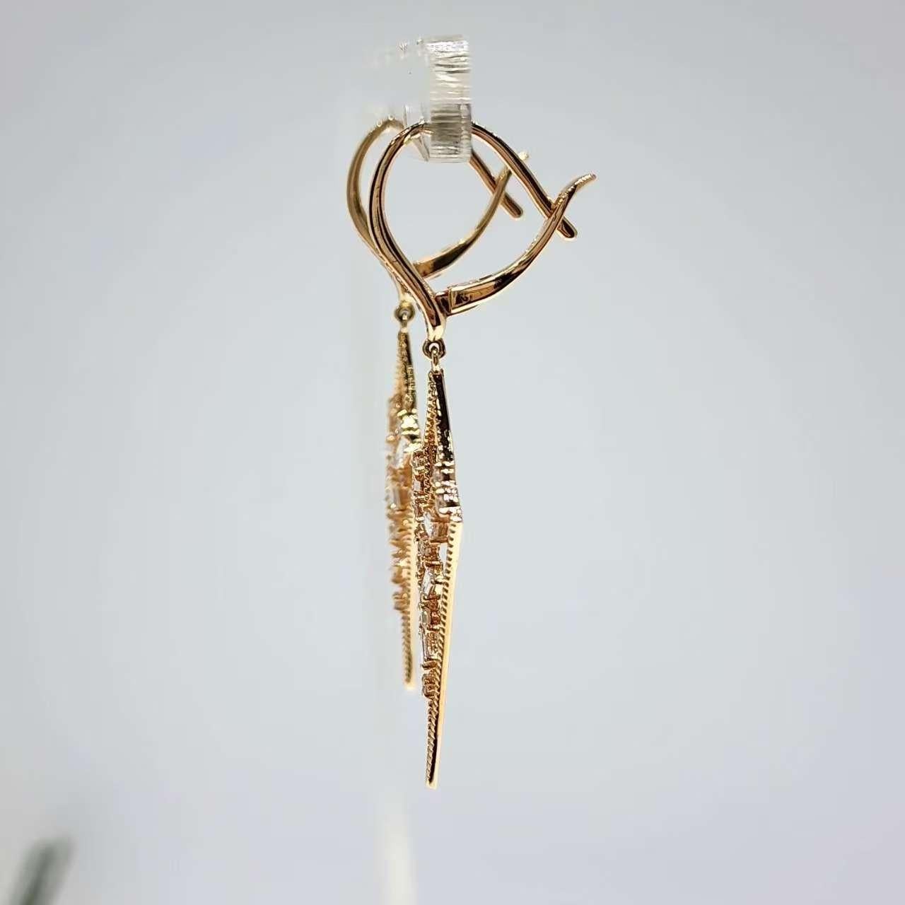 Orecchini pendenti con diamante Taper in oro rosa 18 carati in vendita 1