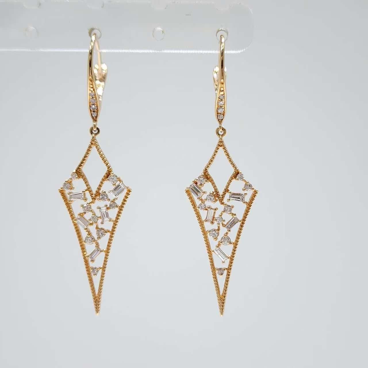 Orecchini pendenti con diamante Taper in oro rosa 18 carati in vendita 3