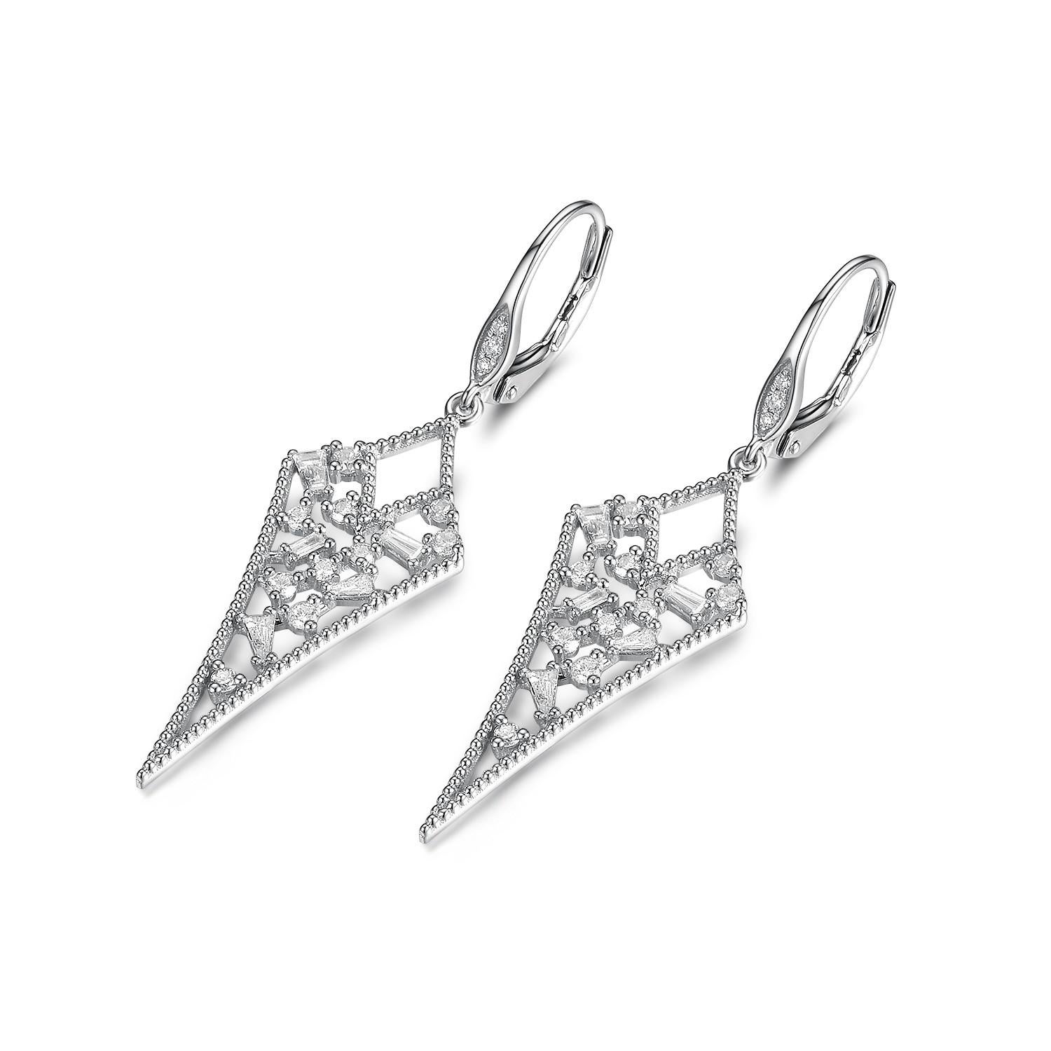 Diese Ohrringe bestehen aus 0,34 Karat runden Diamanten und 0,35 Karat spitz zulaufenden Diamanten. Die Ohrringe sind in 18 Karat Gold gefasst. Die Ohrringe sind mit Goldperlen besetzt, um den Stücken mehr Ebenen zu verleihen. 
Auch in 18 Karat