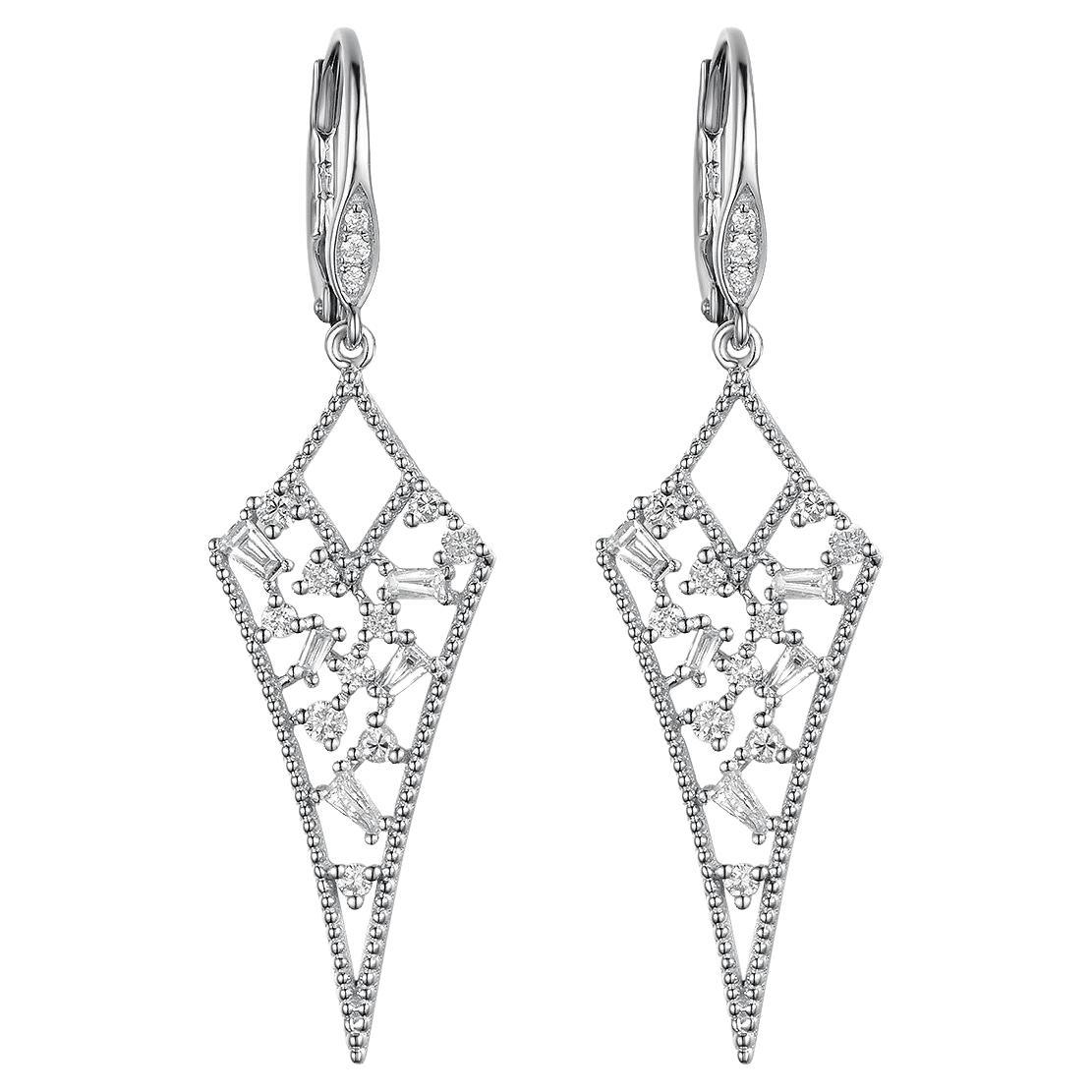 Ohrgehänge aus 18 Karat Weißgold mit Diamanten in Tropfenform im Angebot