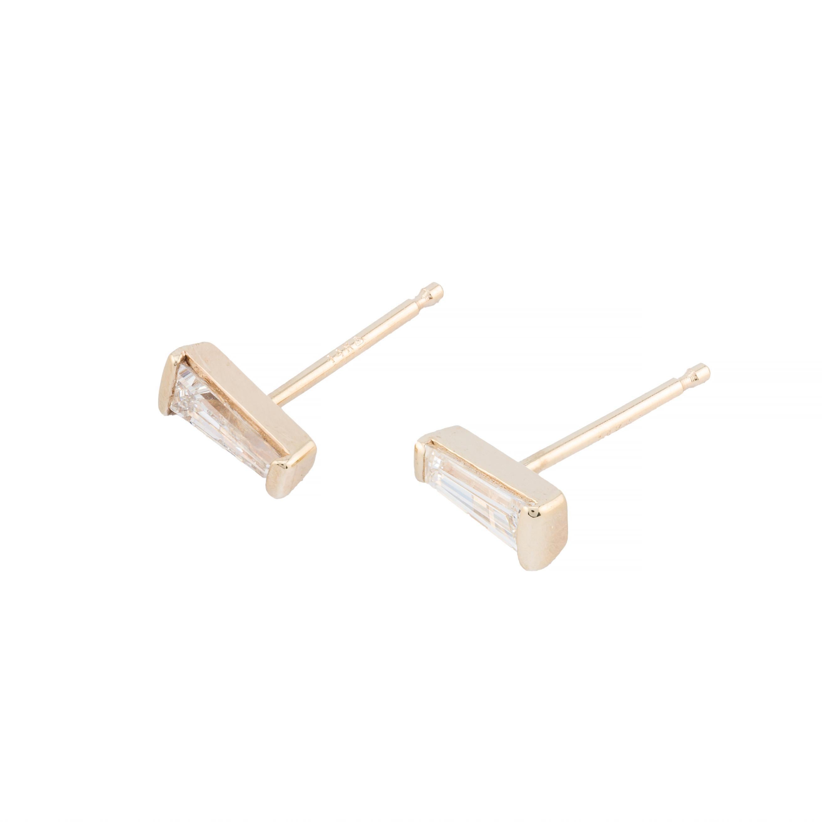 Women's or Men's Tapered Baguette Diamond Stud Earrings in 14 Karat Yellow Gold For Sale