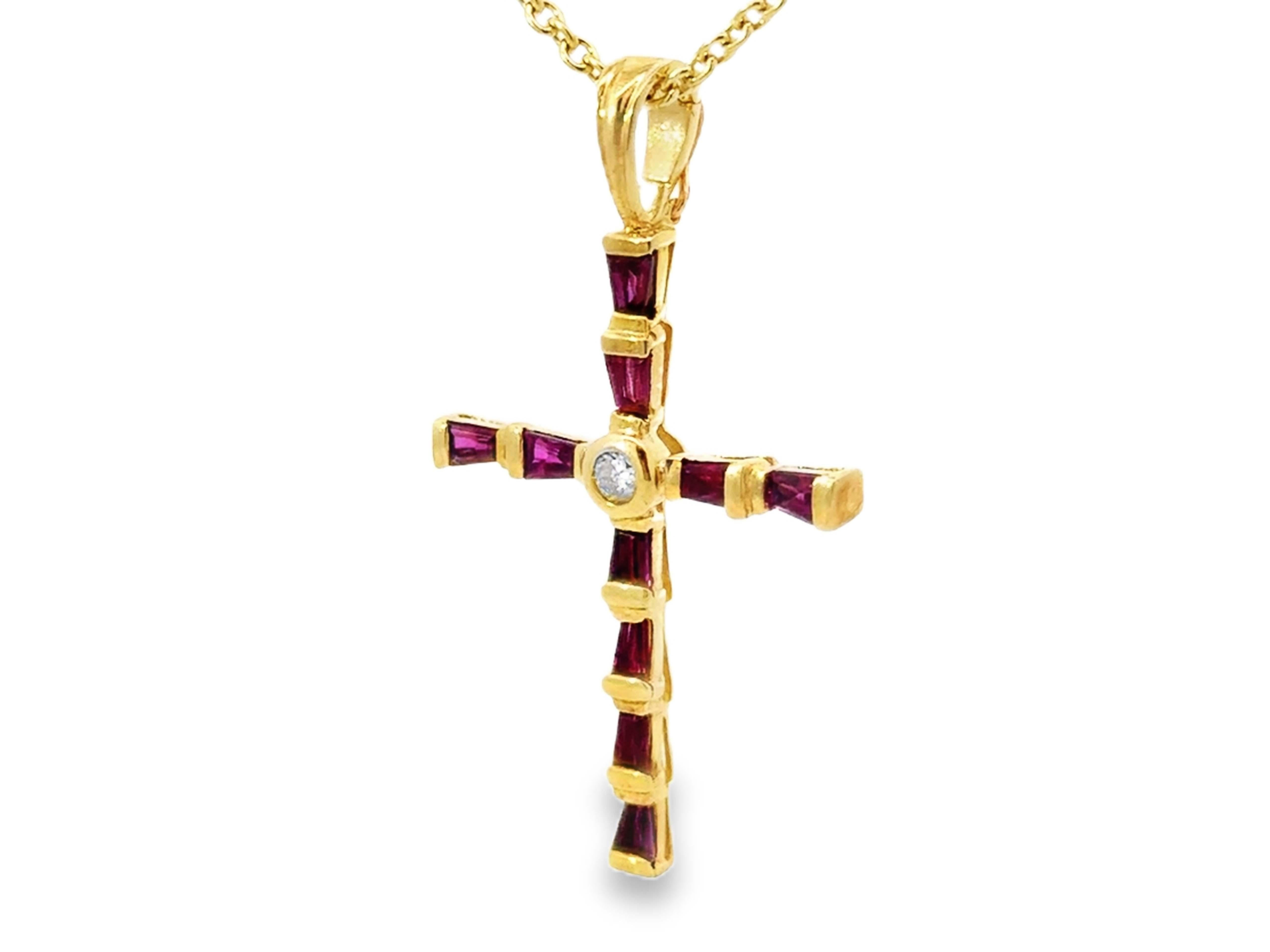 Collar Cruzado de Rubí Baguette Cónico y Diamante Central Oro Amarillo 14k Baguette cónica en venta