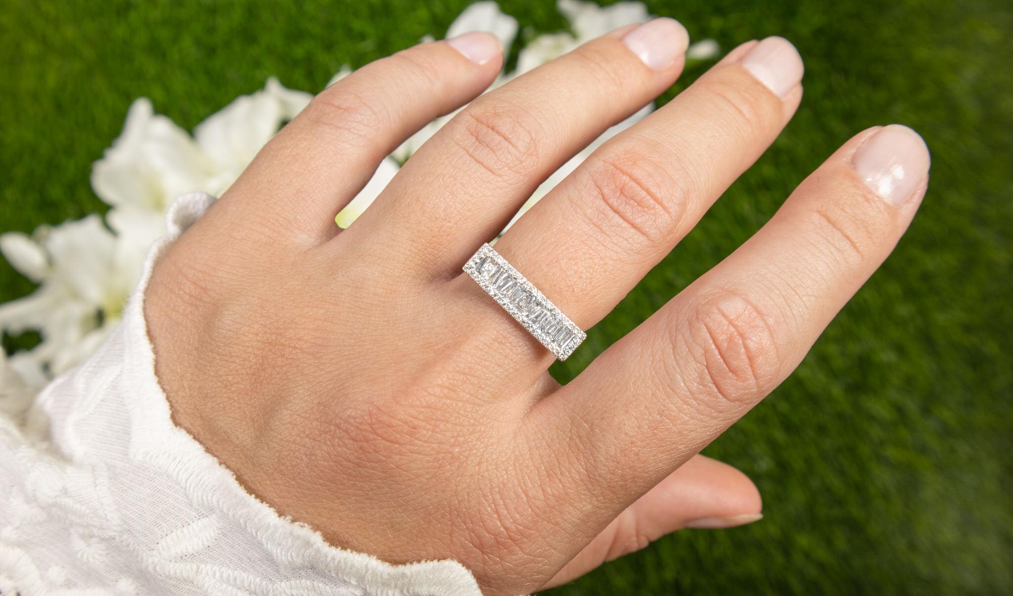 Diamant-Cocktailring mit spitz zulaufenden Baguetten (Gemischter Schliff) im Angebot