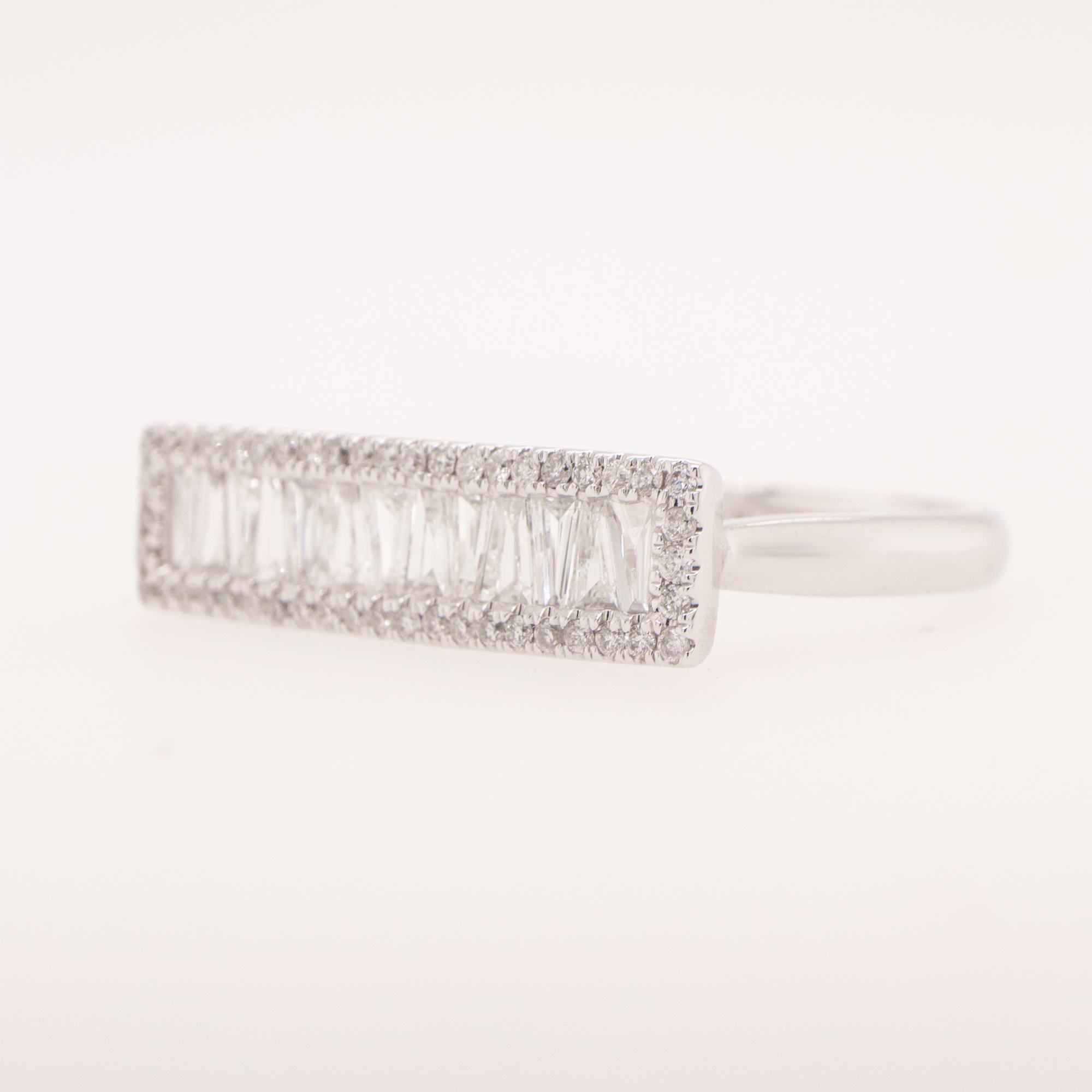 Diamant-Cocktailring mit spitz zulaufenden Baguetten im Zustand „Hervorragend“ im Angebot in Aliso Viejo, CA