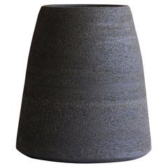 Vase décoratif conique noir carbone