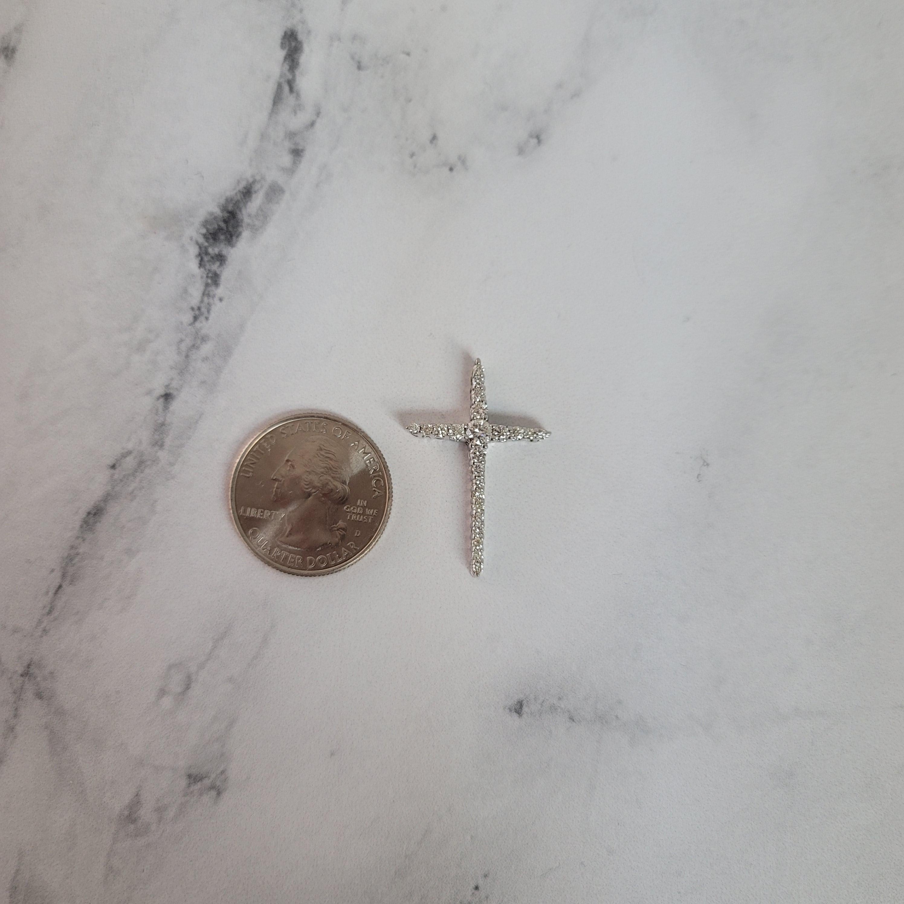 Pendentif croix en diamant effilé .86cttw or blanc 14k Neuf - En vente à Sugar Land, TX