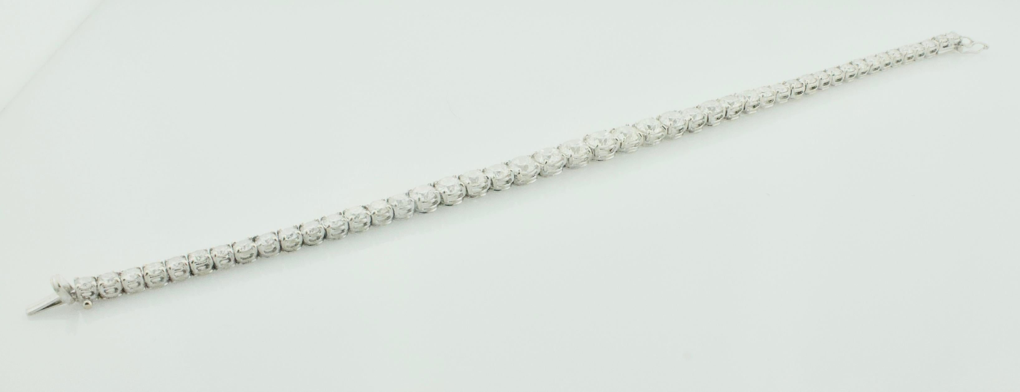 Round Cut Tapered Diamond Tennis Bracelet in 18k White Gold 9.75 Carats For Sale