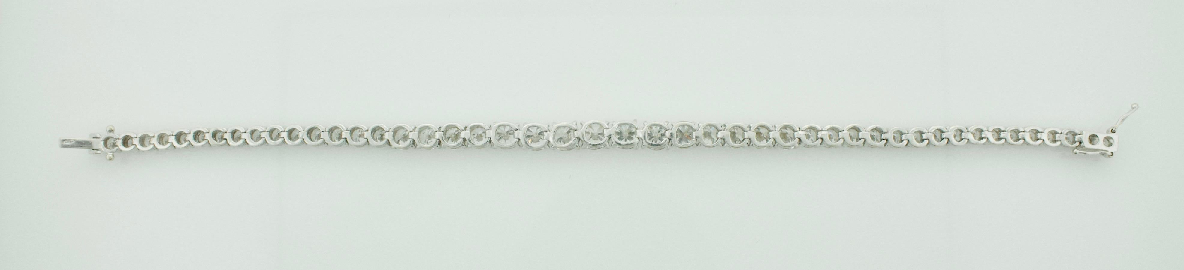 Women's or Men's Tapered Diamond Tennis Bracelet in 18k White Gold 9.75 Carats For Sale