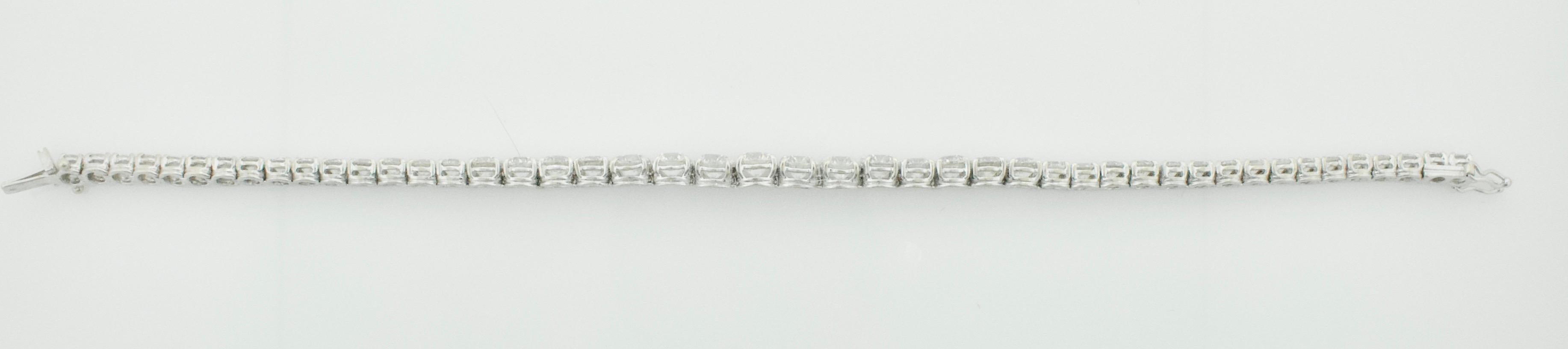Tapered Diamond Tennis Bracelet in 18k White Gold 9.75 Carats For Sale 4