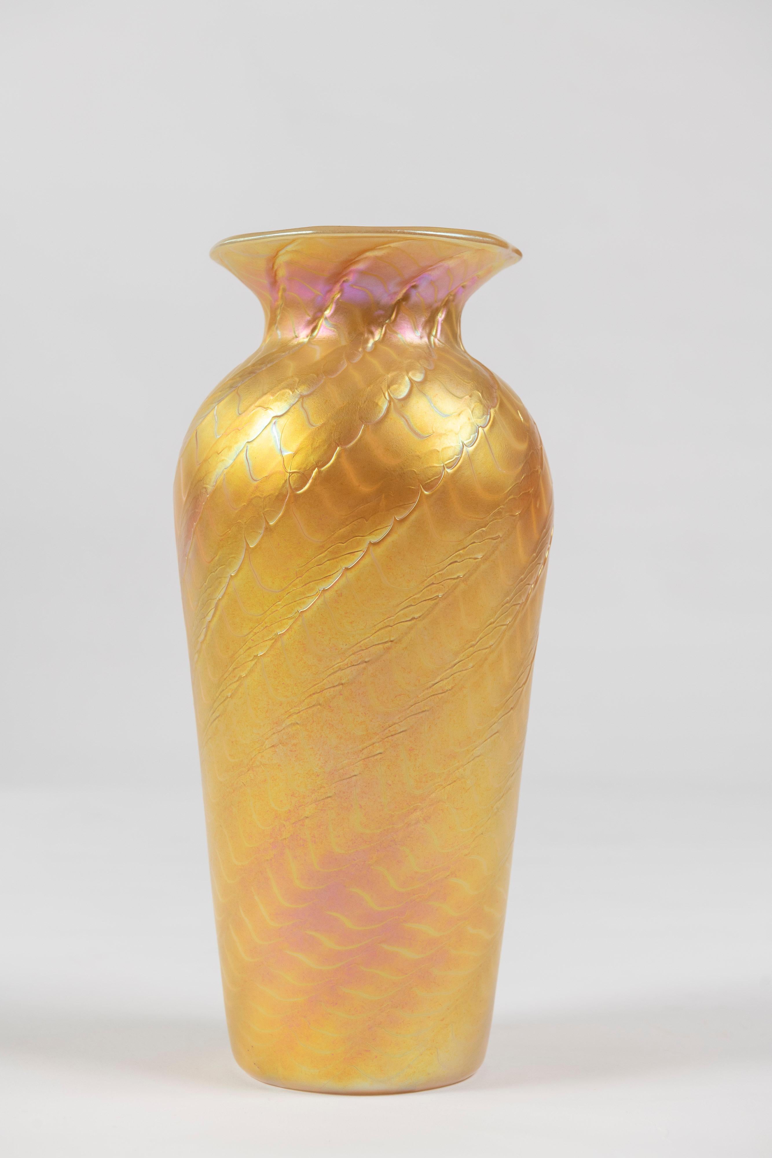 Tapered Gold Aurene Art Glass Vase, Lundberg Studios, California, Signed For Sale 2