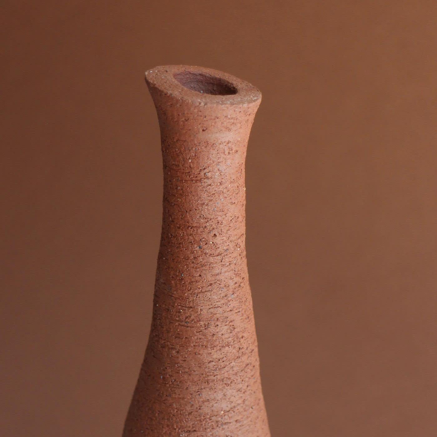 Kegelförmige rote dekorative VaseKegelförmige rote dekorative Vase (Italienisch) im Angebot