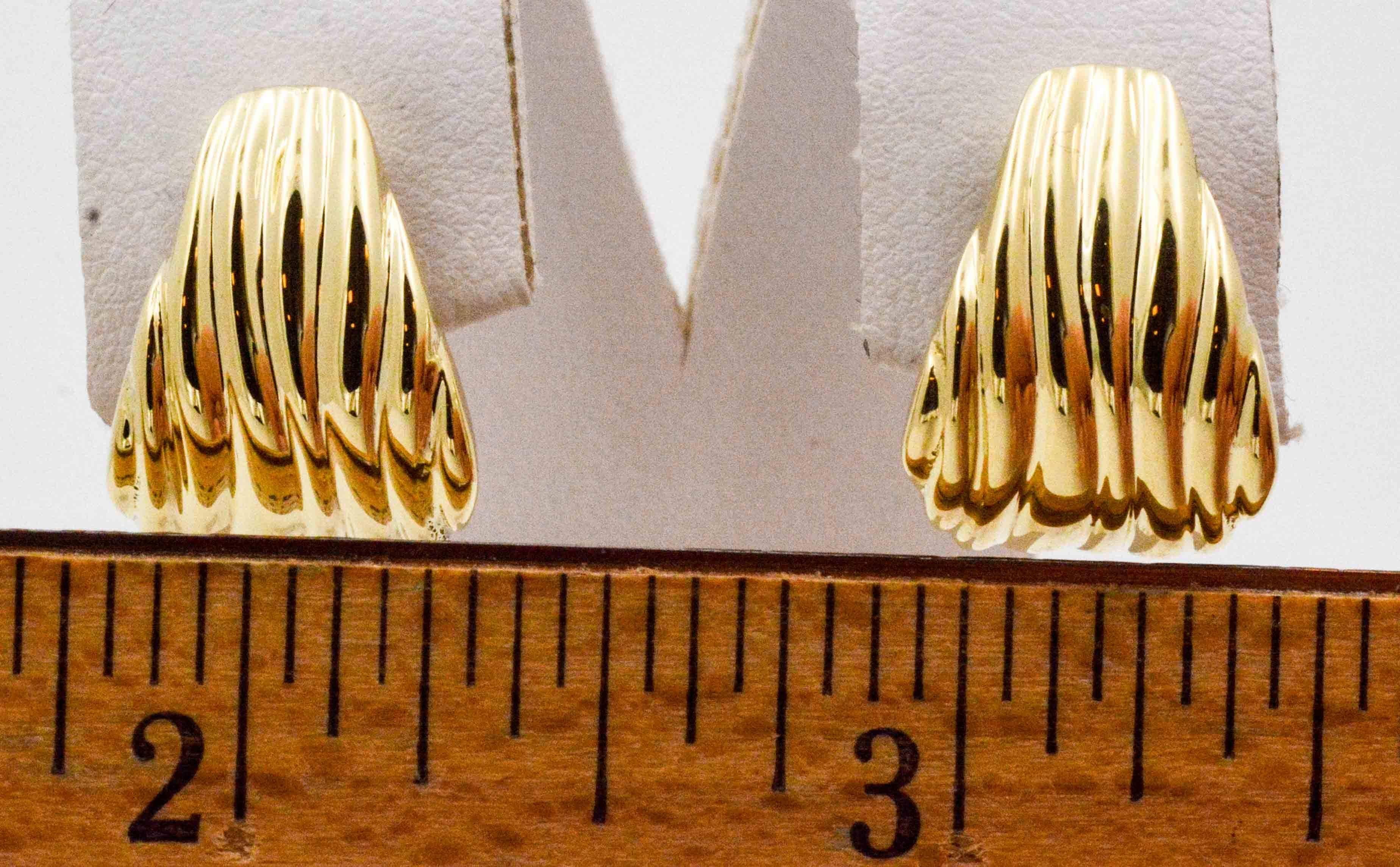 Women's Tapered Ridged Clip On 14 Karat Gold Earrings 