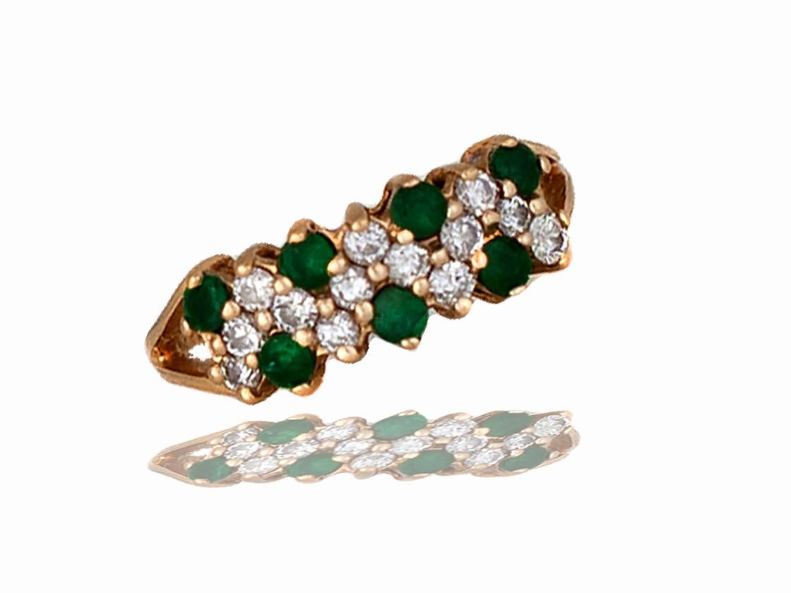 Modern Tapestry, 1 Carat Emerald and Diamond Yellow Gold Ring For Sale