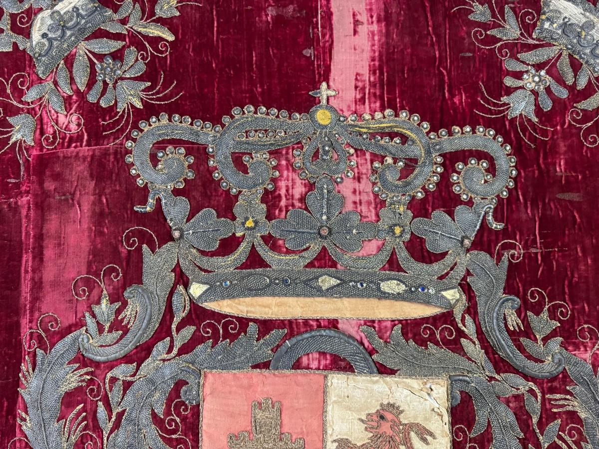 Wandteppich mit dem Wappen von Kastilien und León, Silberfaden (Belgisch) im Angebot
