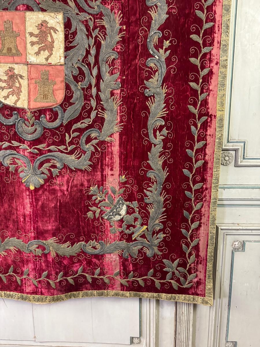 Wandteppich mit dem Wappen von Kastilien und León, Silberfaden im Angebot 1