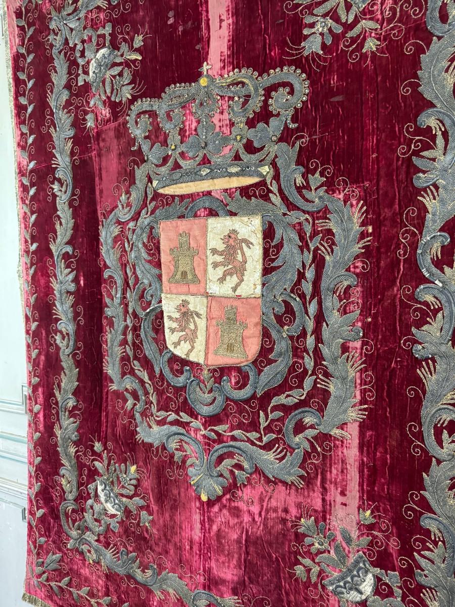 Wandteppich mit dem Wappen von Kastilien und León, Silberfaden im Angebot 3