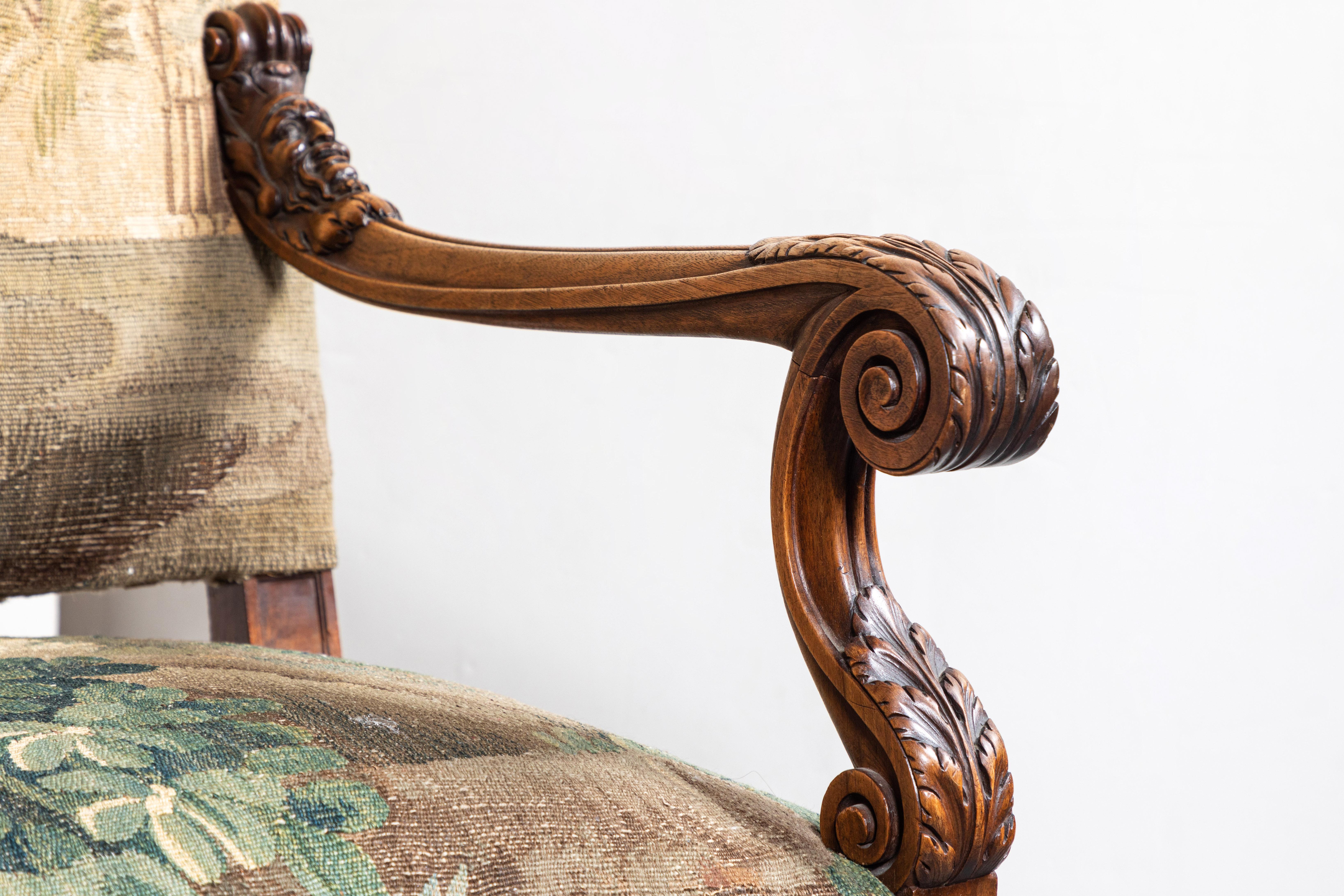 XIXe siècle Fauteuil d'époque recouvert de tapisserie en vente