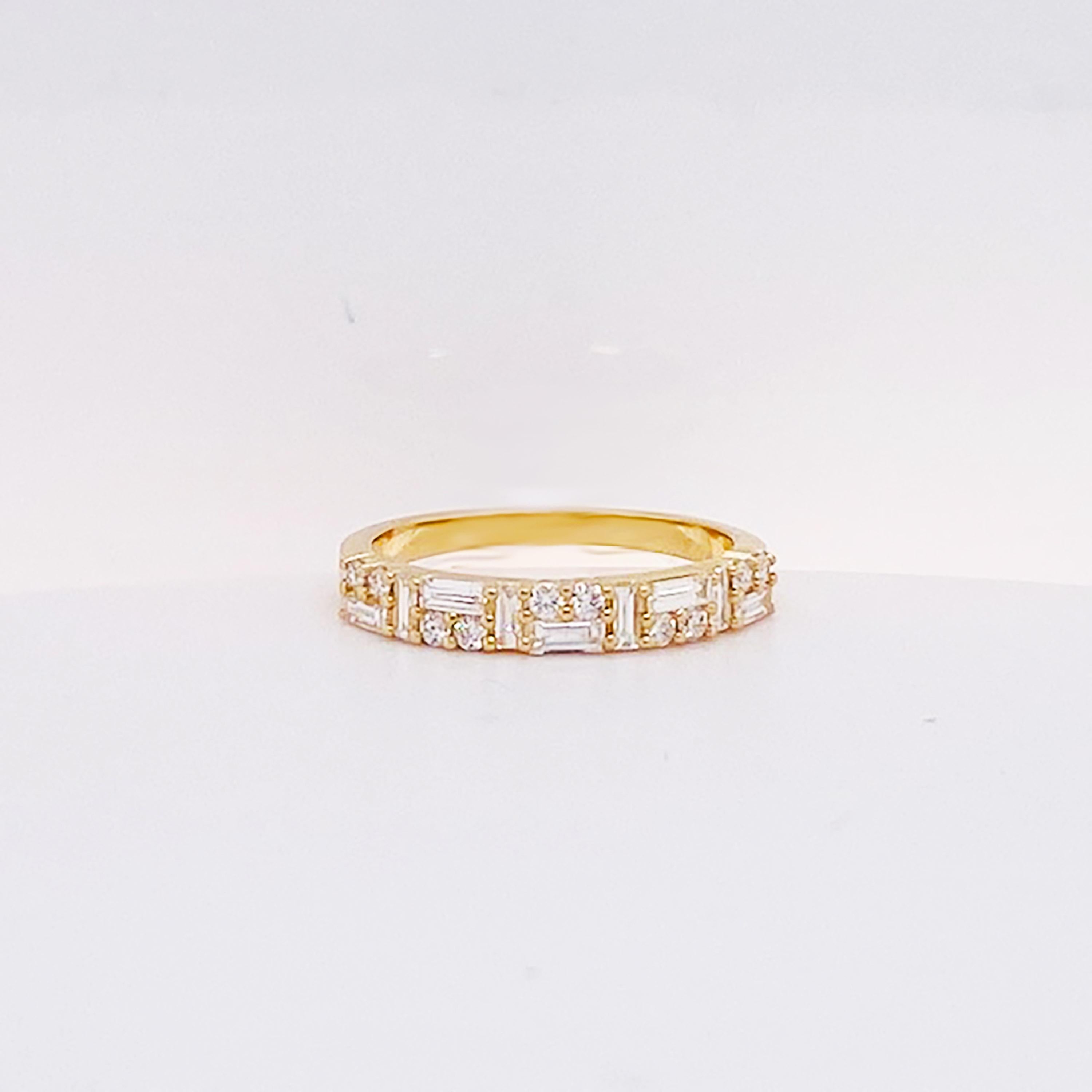 Im Angebot: Wandteppich-Diamantband mit Baguette- und rundem Diamanten zum Jahrestag/Ehering () 3