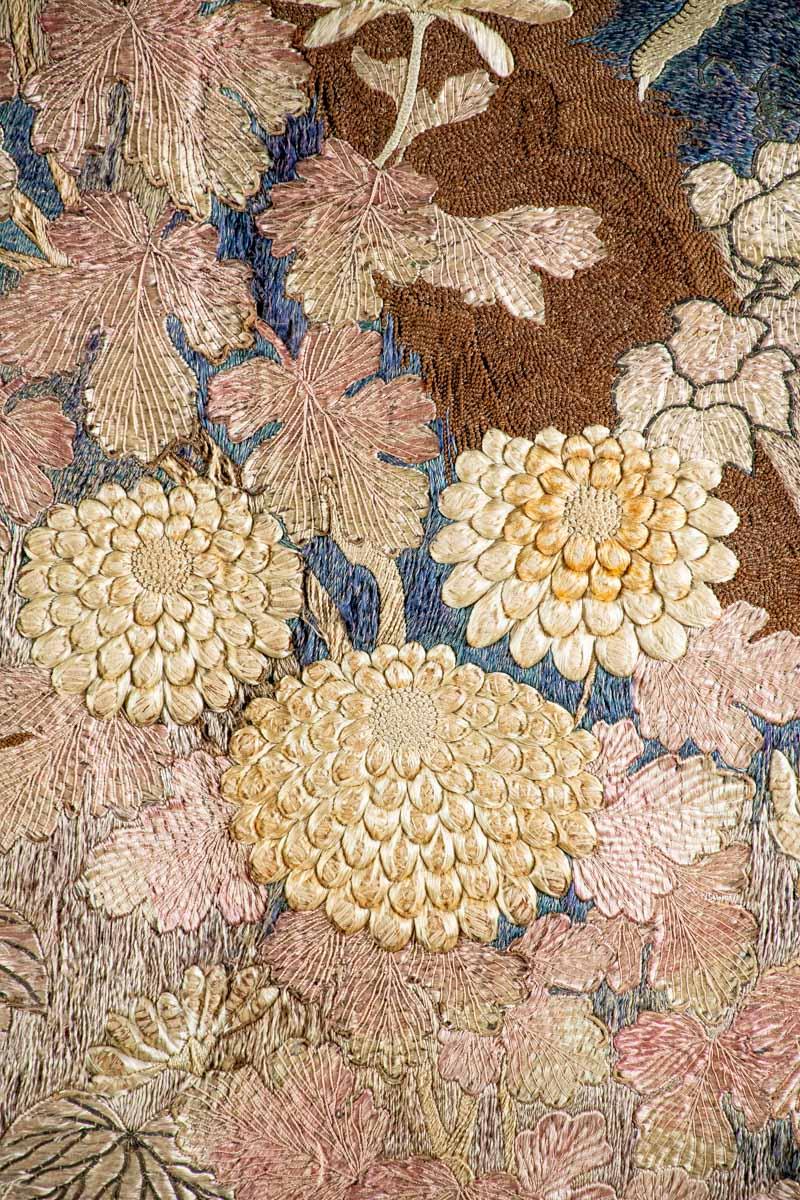 Tapestry embroidered with polychrome silk threads depicting two flying phoenixes 3