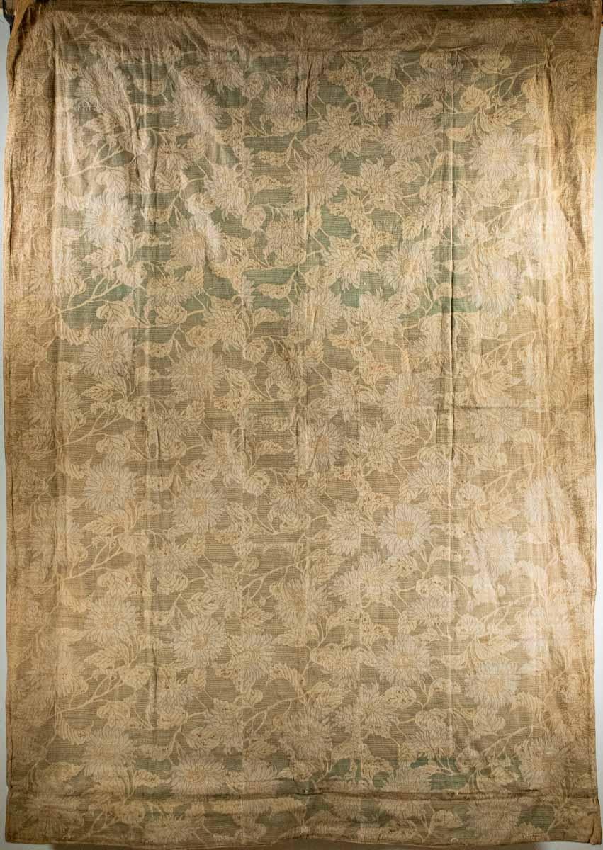 Tapestry embroidered with polychrome silk threads depicting two flying phoenixes 4