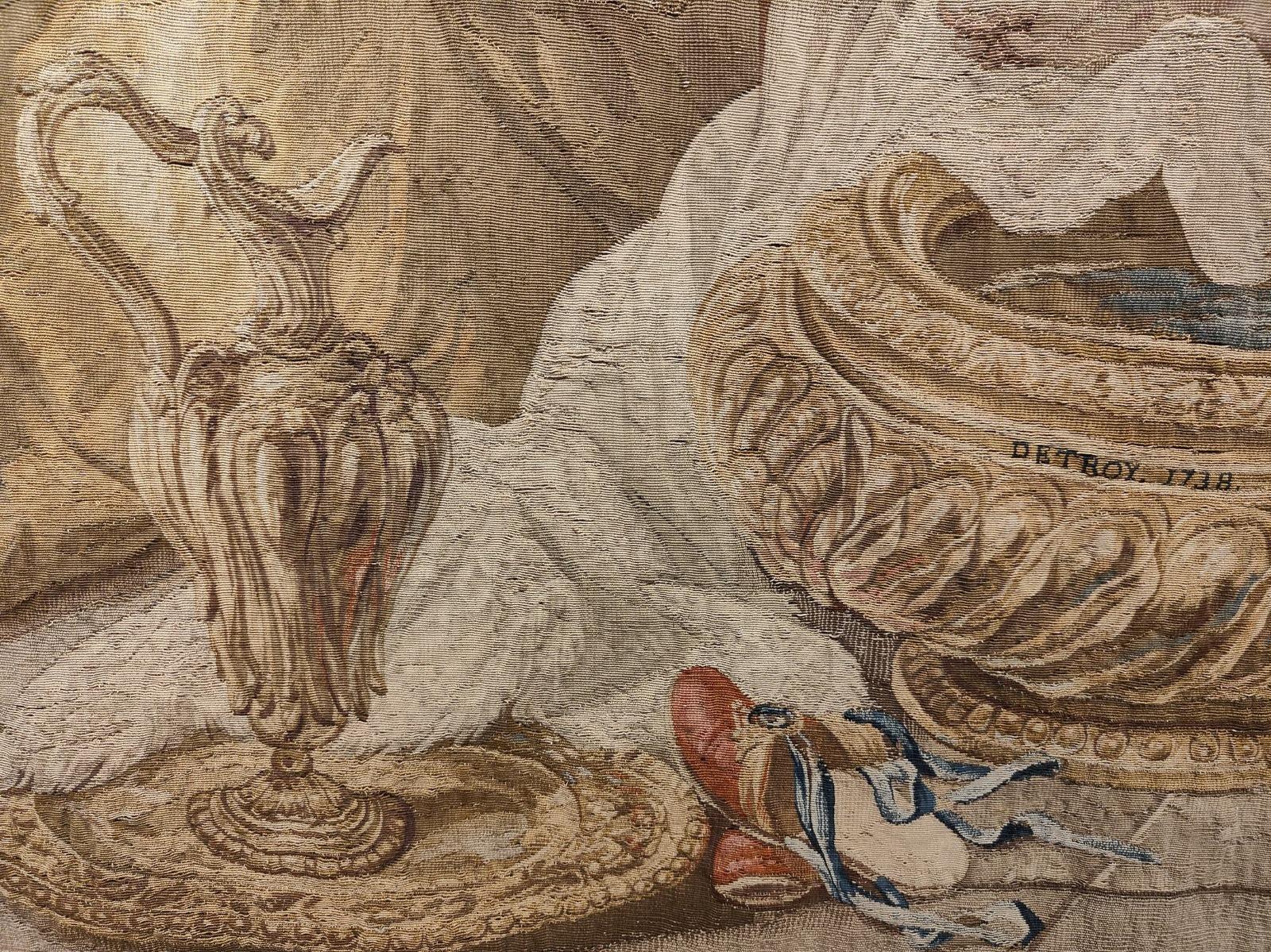 Tapisserie de la Manufacture royale d'Aubusson, période Louis XVI ,  fabriqué en 1738 aux Gobelins. 


                  Un panneau d'une série de tapisseries des Gobelins représentant l'Histoire d'Esther, illustrant Esther assise et entourée de