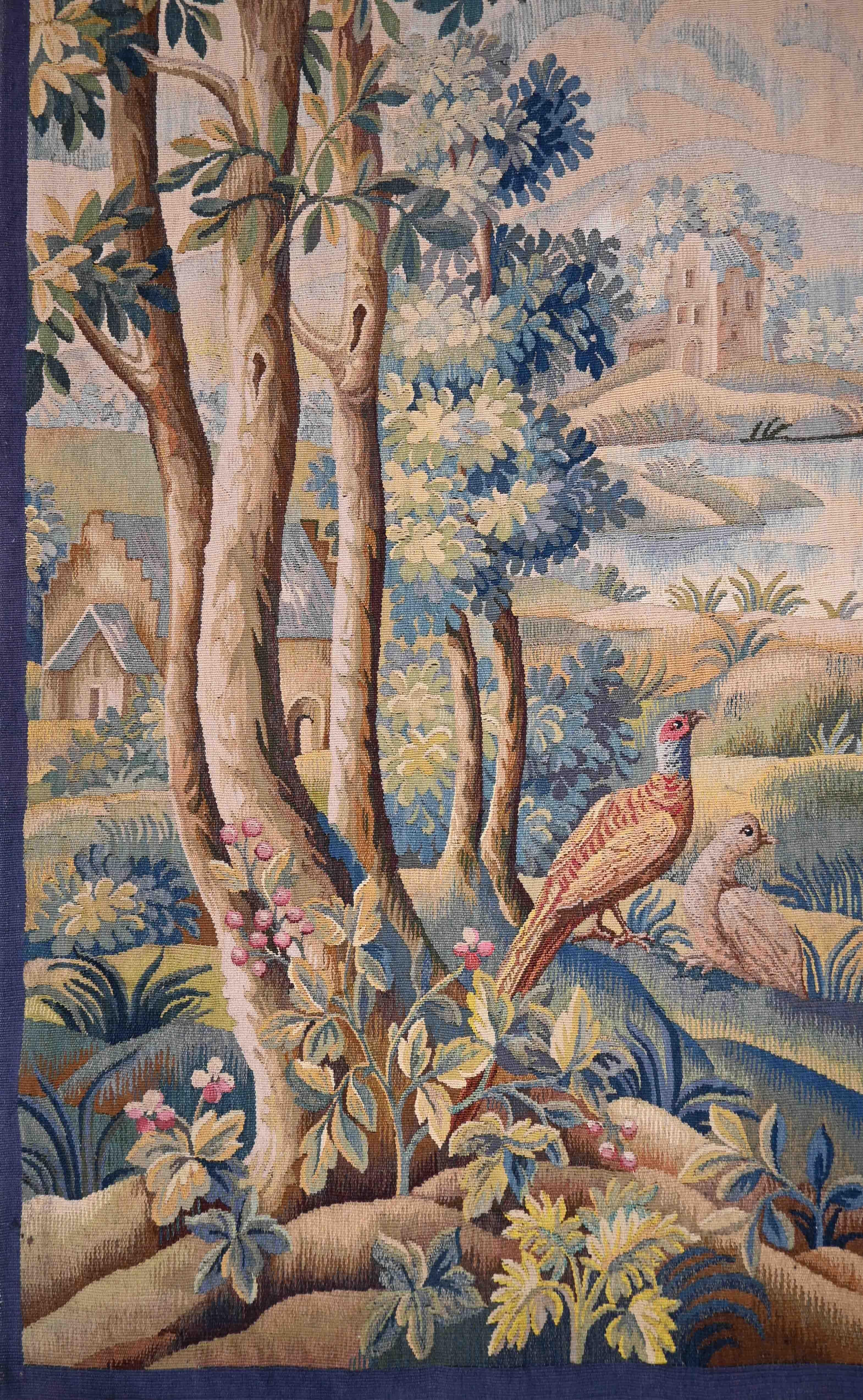 Manufaktur Aubusson Manufacture
Epoche: 19. Jahrhundert
Stil: Verdure
Zustand: Perfekter Zustand
MATERIAL: Wolle & Seide
Breite: 80 cm
Höhe: 153 cm
Tiefe: 0,5 cm

Dieser prächtige grüne Aubusson-Wandteppich wurde einer gründlichen Reinigung