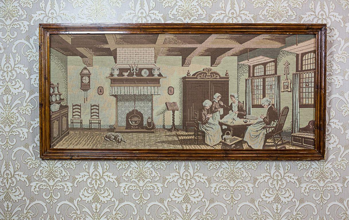 We present you this tapestry, circa 1940, in a wooden frame.
The whole is kept in sepia color. The central part depicts a genre scene.

The fabric is in very good condition. However, the frame requires a renovation, or a replacement.