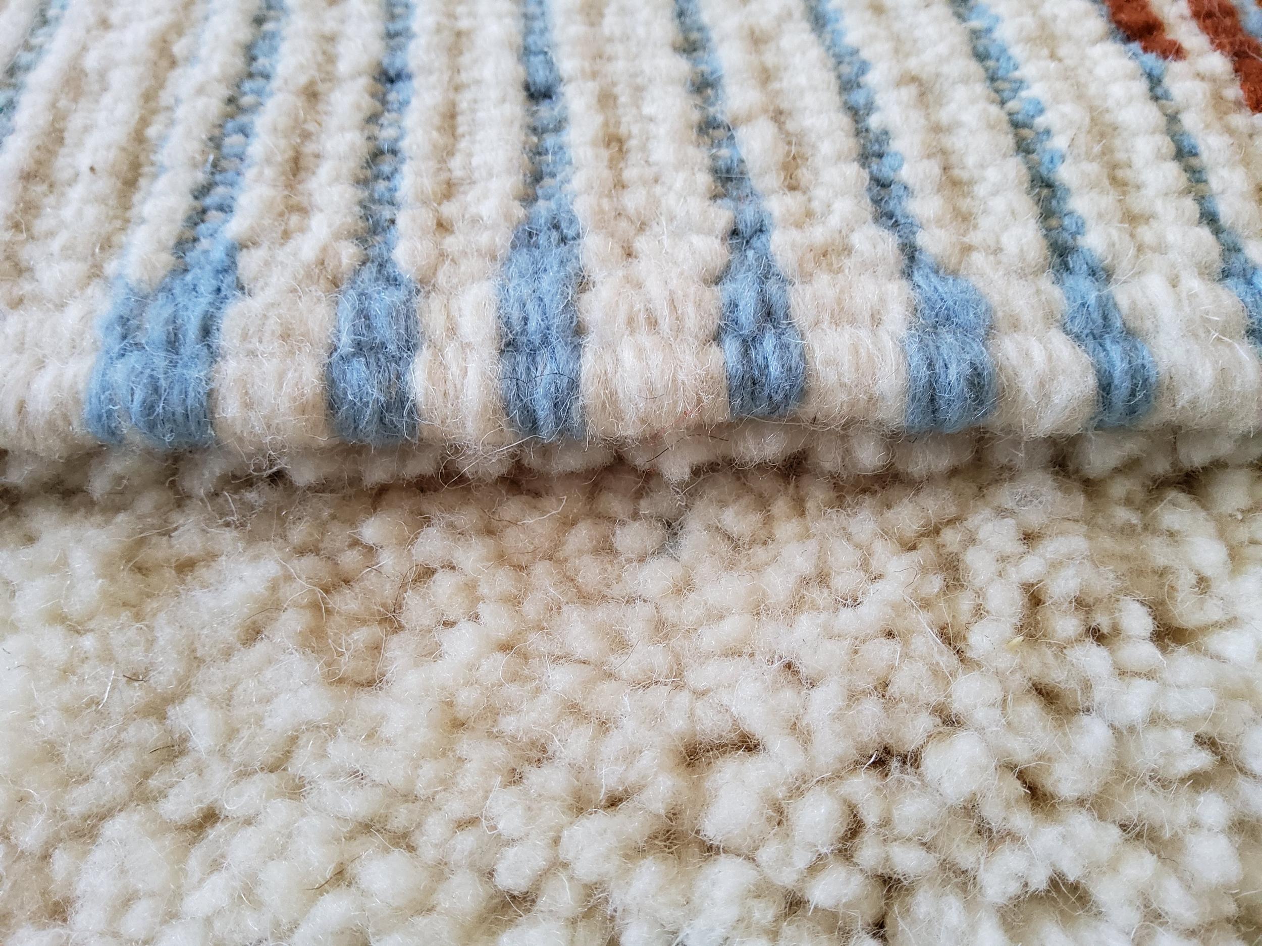 Alfombra de lana hecha a mano con diseño marroquí bereber vintage  Multicolor Natural en venta 1