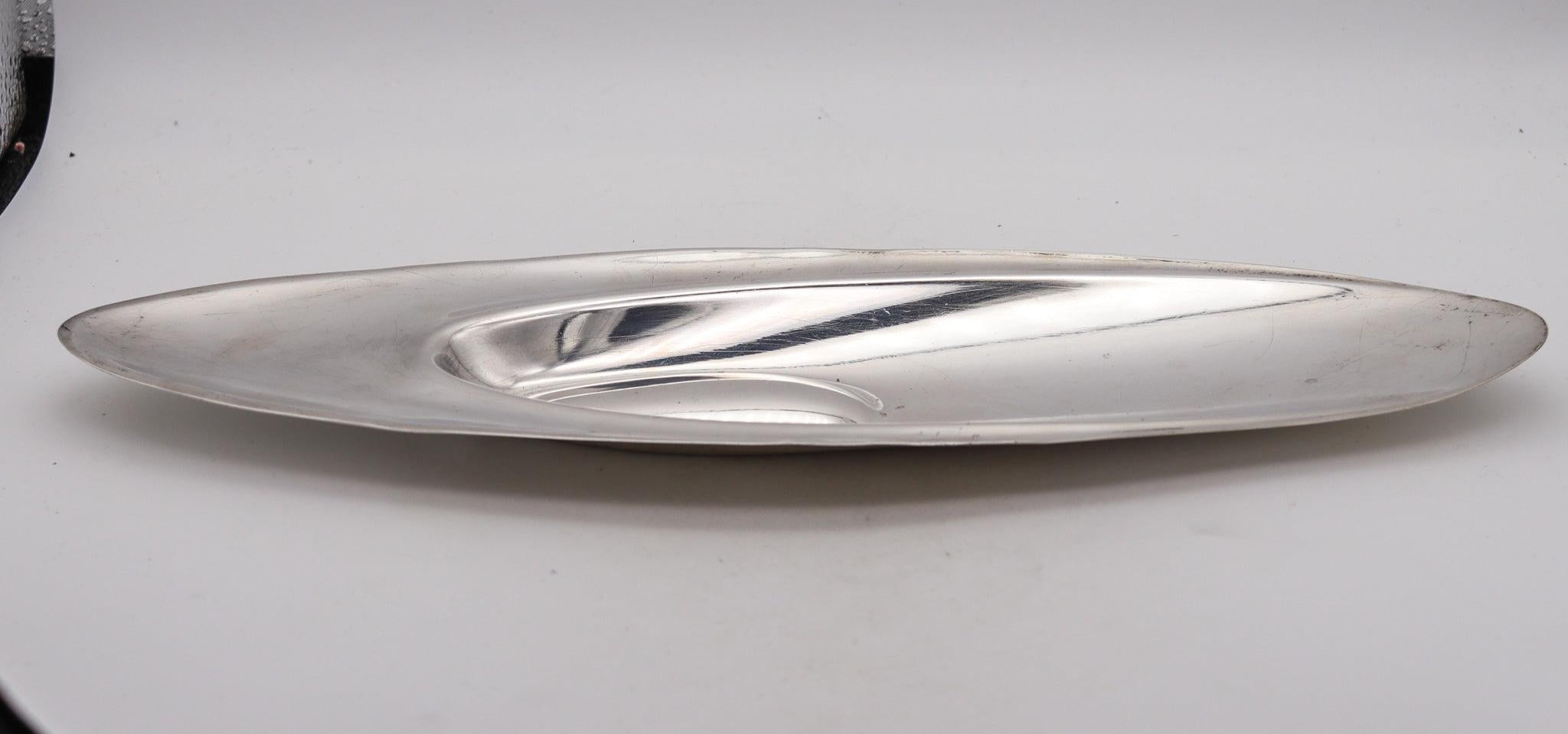 TAPIO WIRKKALA 1962 Finland Modernist Sculptural Dish-Tray in .916 Sterling In Good Condition For Sale In Miami, FL