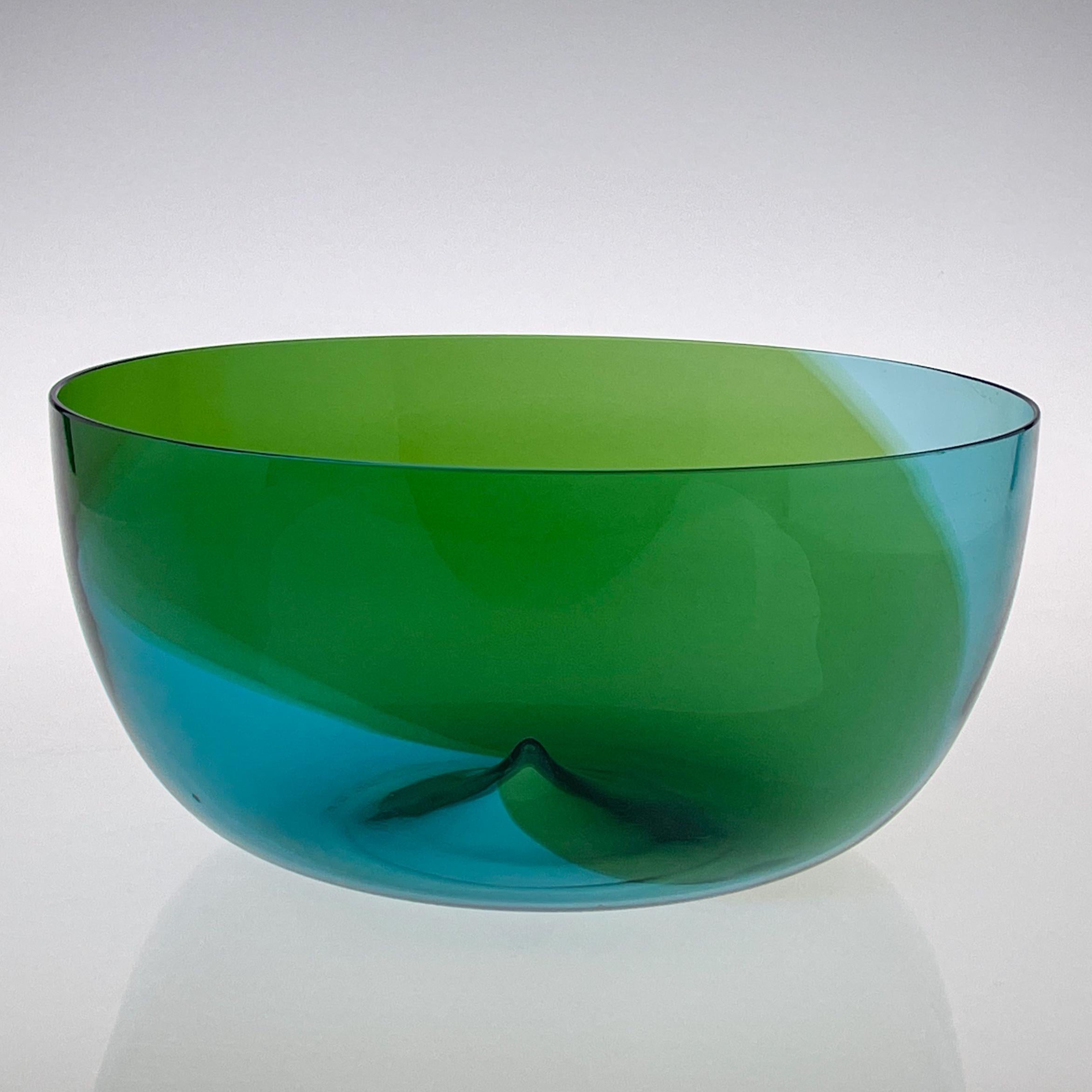 A rare capital “Coreano” Artglass-object, model 504.4 in freeblown applegreen and turquoise glass.

Designed in 1966 and handmade by the craftsman of the Venini glassworks on the Island of Murano in Venice in 1985.

The 