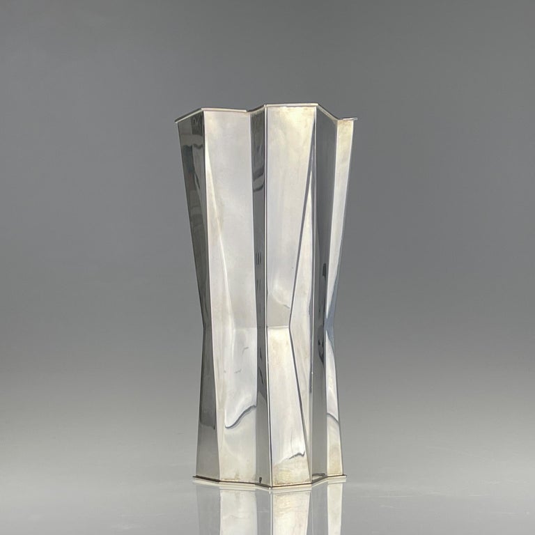 Hand-Crafted Tapio Wirkkala, Handmade Sterling Silver Vase, Model TW 226, Kultakeskus 1971 For Sale