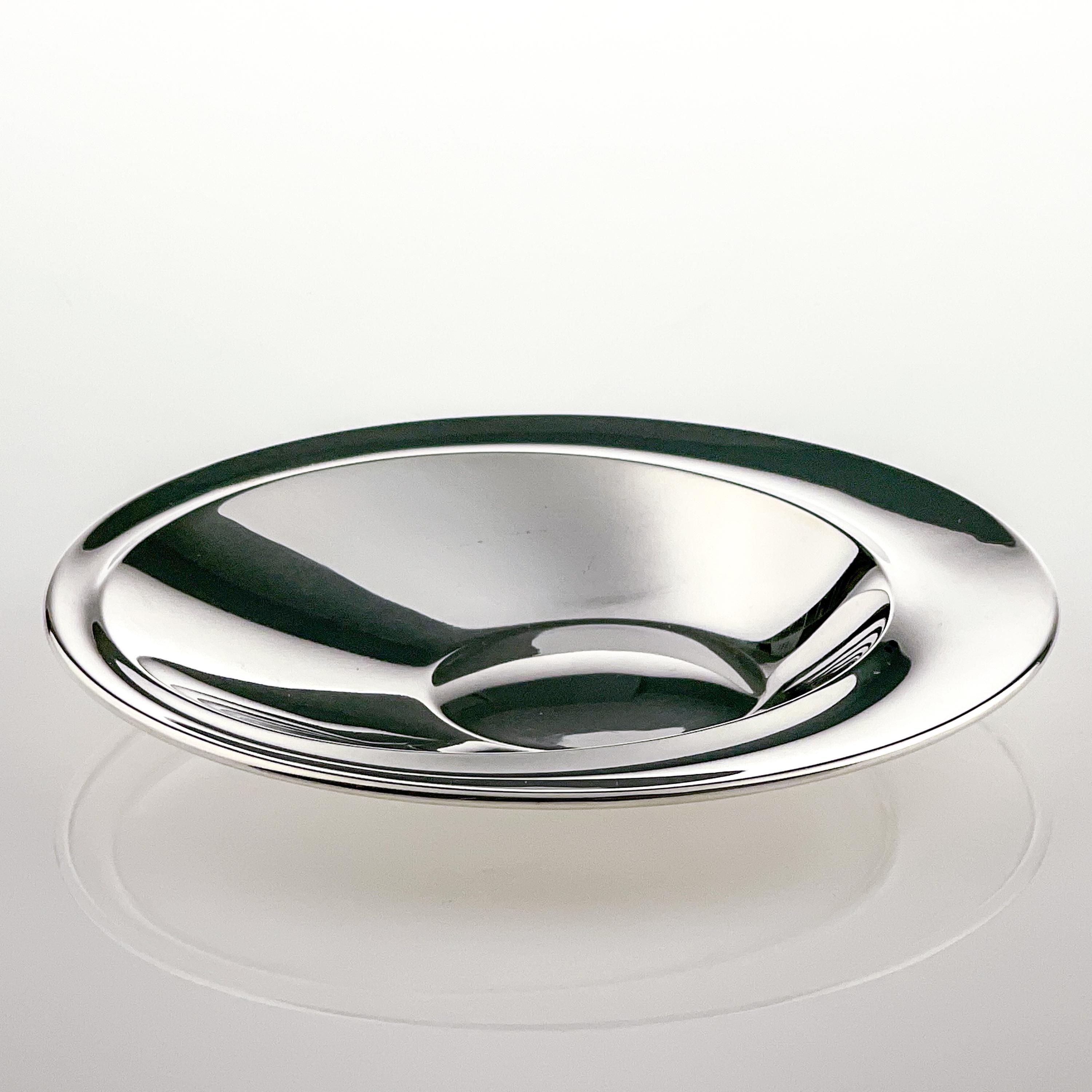 Tapio Wirkkala, A Silver Dish, Model TW 117, Kultakeskus, Finland, 1978

Artist
Tapio Wirkkala (1915 Hanko, Finland - 1985 Helsinki, Finland) A giant of Finnish design, Wirkkala was an artist of great diversity for whom no material was alien and