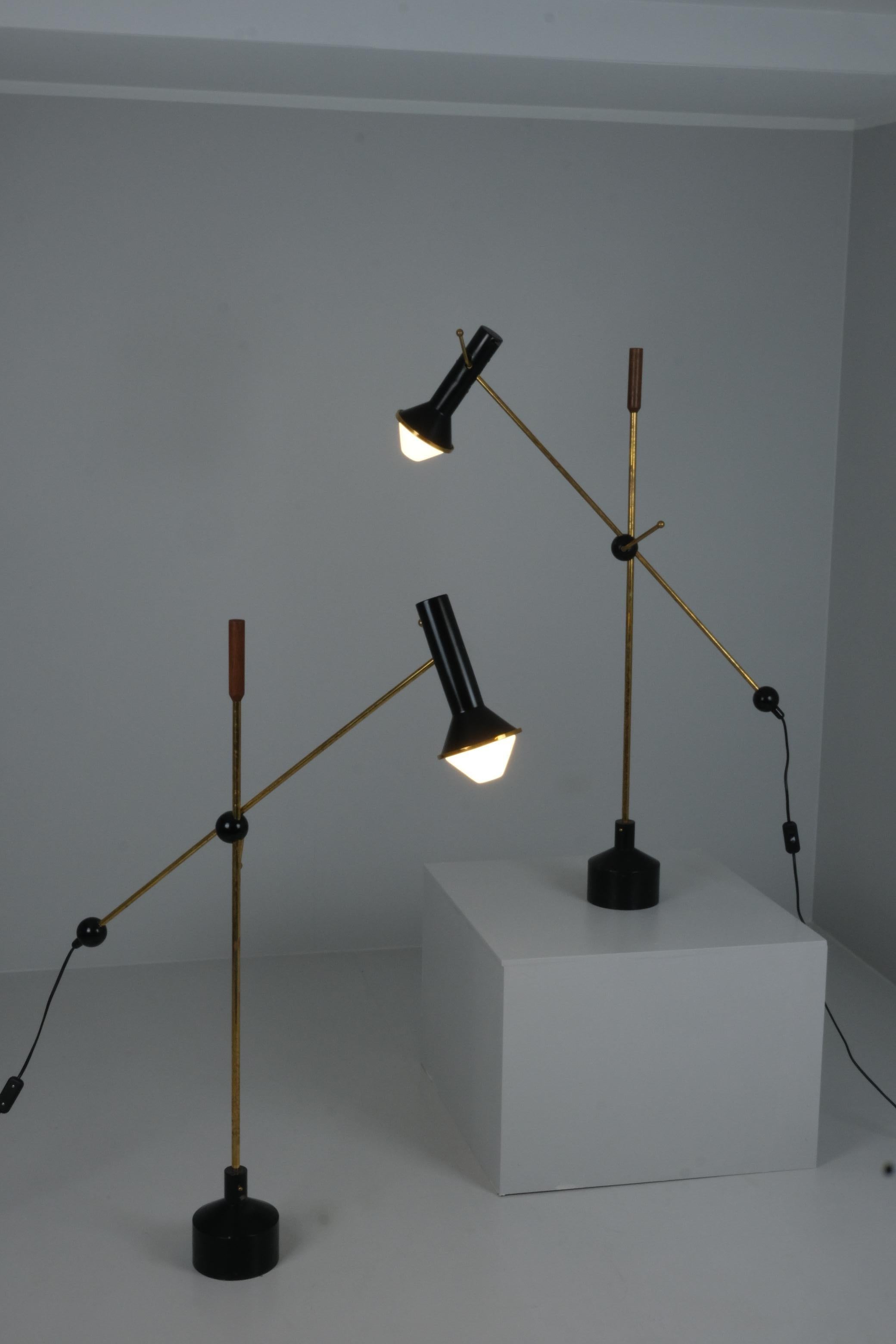 Tapio Wirkkala Lampadaire ajustable K10-47, noir, laiton et teck, Idman 1950s en vente 3