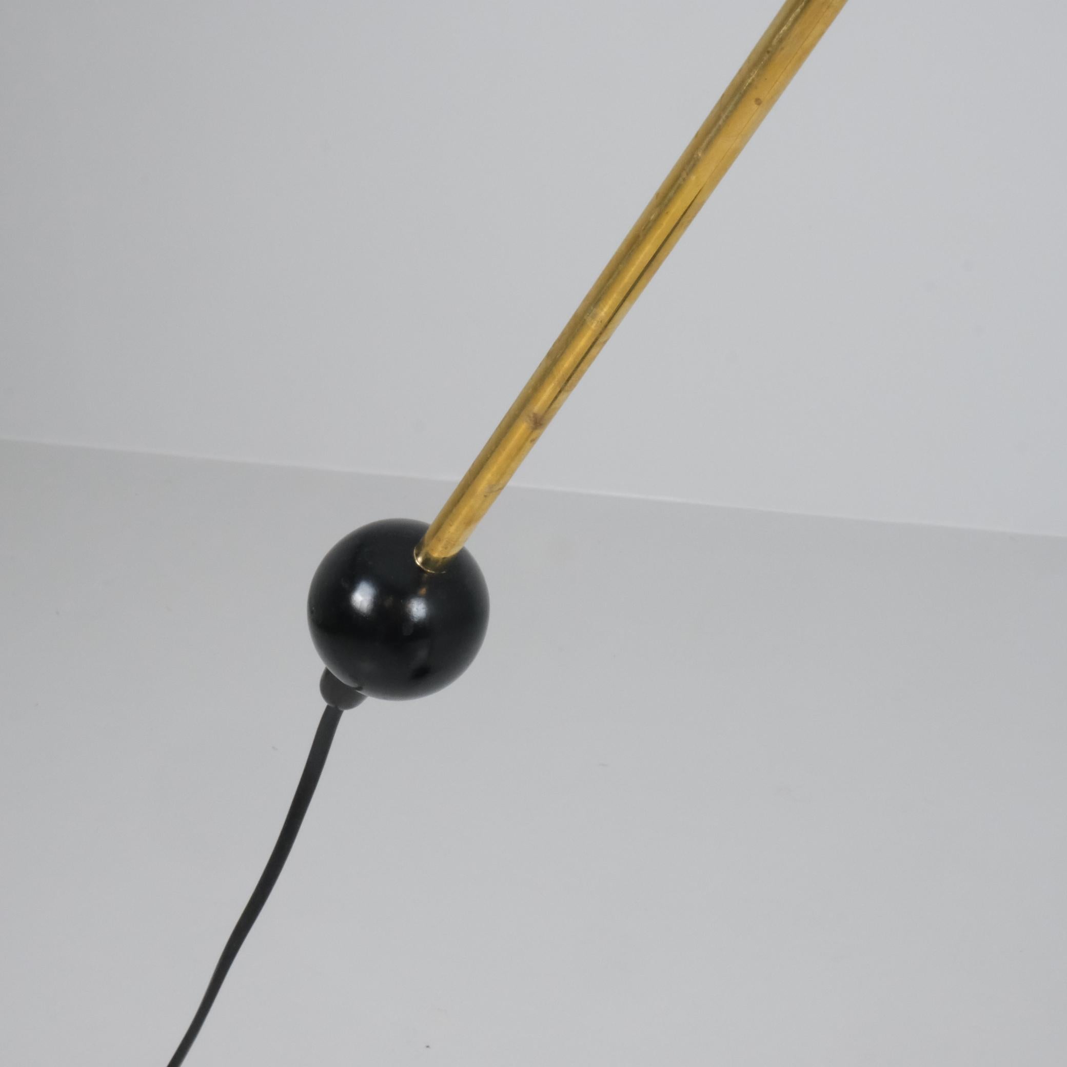 Tapio Wirkkala Lampadaire ajustable K10-47, noir, laiton et teck, Idman 1950s Bon état - En vente à Helsinki, FI