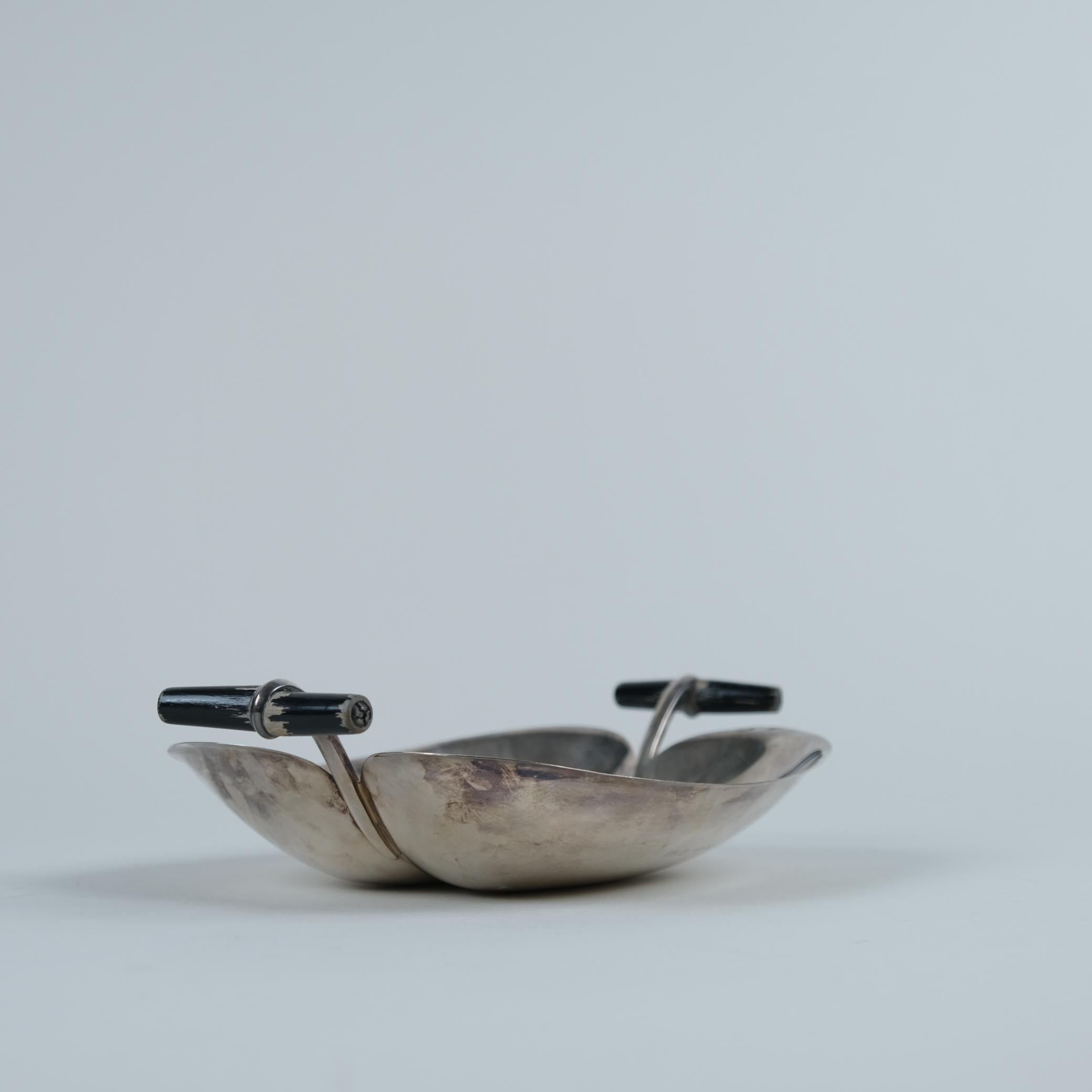 Mid-Century Modern Tapio Wirkkala 'Apple' Silver Dish with Birch Handles TW 58, Kultakeskus 1950s en vente
