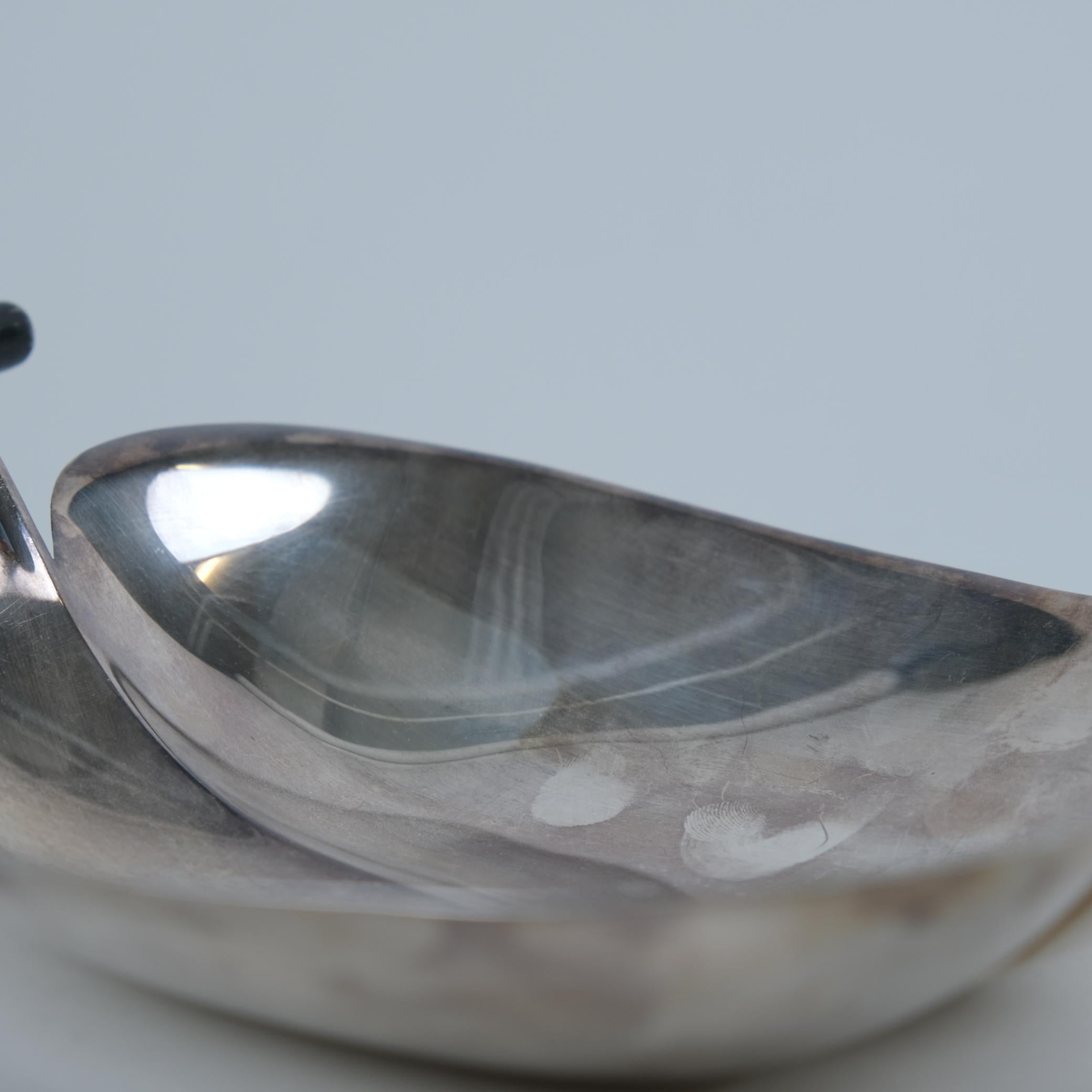 Argent Tapio Wirkkala 'Apple' Silver Dish with Birch Handles TW 58, Kultakeskus 1950s en vente