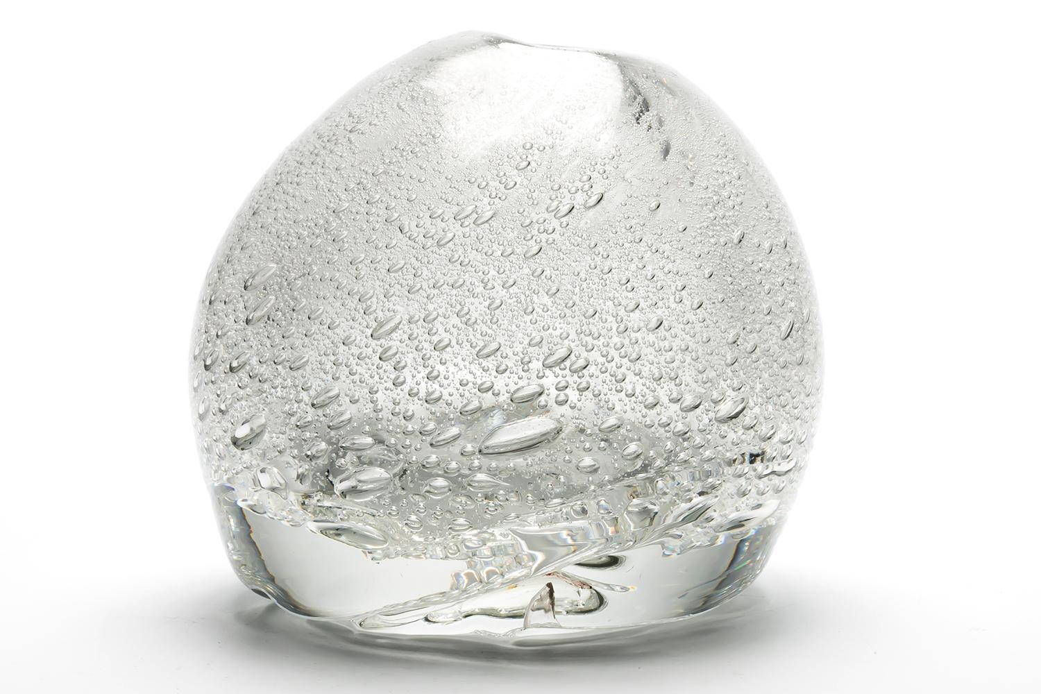Manufactured between 1947 and 1949.
One of Tapio Wirkkala's earliest designs for IITTALA. This crystal-glass piece was made using the free-blown technique, which creates bubbles inside the glass. Twisting the glass during the moulding process adds