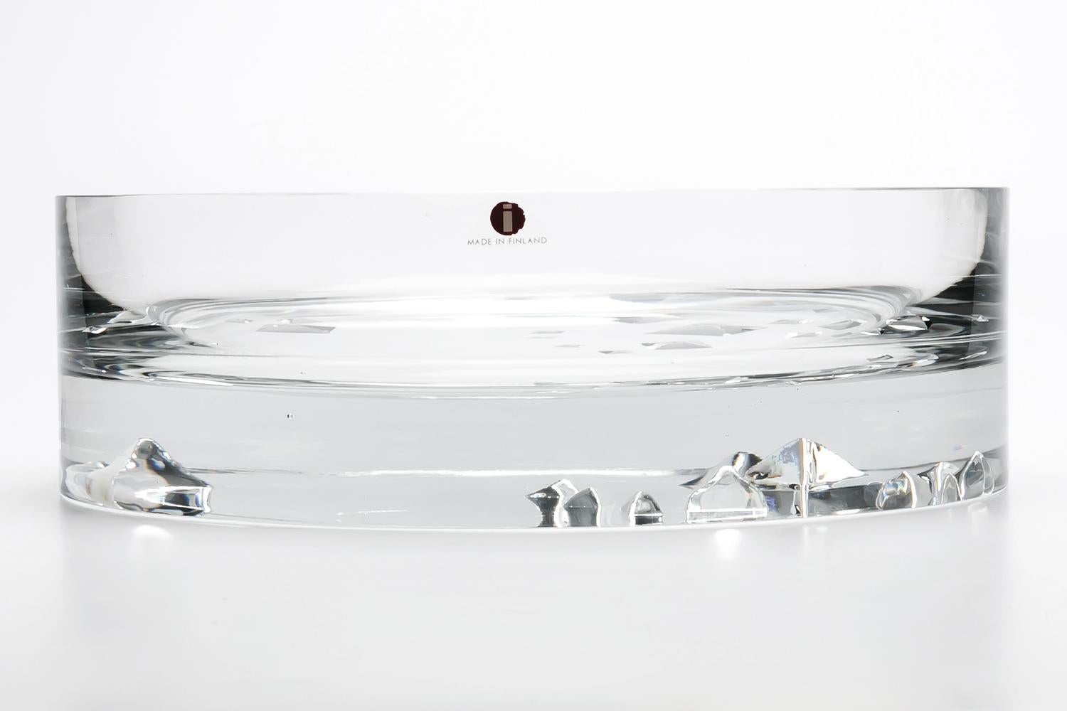 Manufactured 1963-1974 and 1986-1987.
The roughly 30 mm thick base is a triangular pyramid of icebergs and ice floes of various sizes floating on the surface of the water.
Signed 'TAPIO WIRKKALA -3318'.