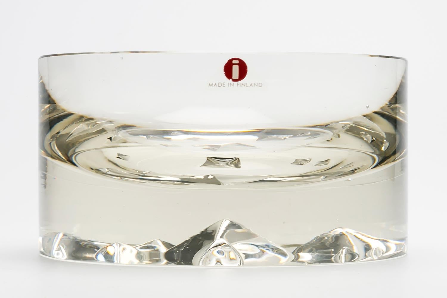 Manufactured from 1963 to 1974 and from 1986 to 1987.
This piece features a base approximately 30 mm thick, with icebergs and ice floes of various sizes floating on the sea surface, represented by triangular studs.

Signed ‘TAPIO WIRKKALA -3318’ 