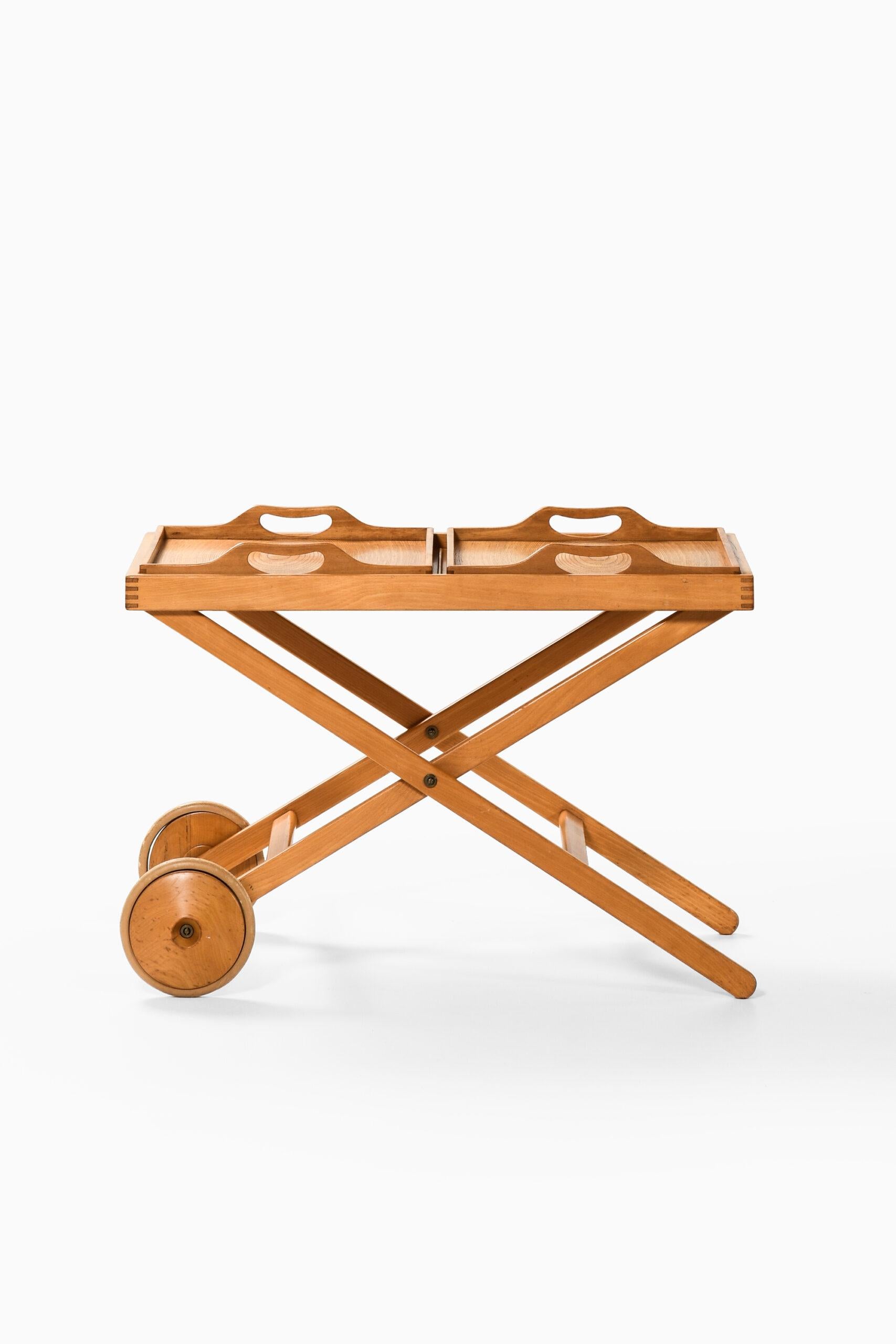Rare trolley / tray table designed by Tapio Wirkkala & Aulis Leinonen. Produced by ASKO in Finland.