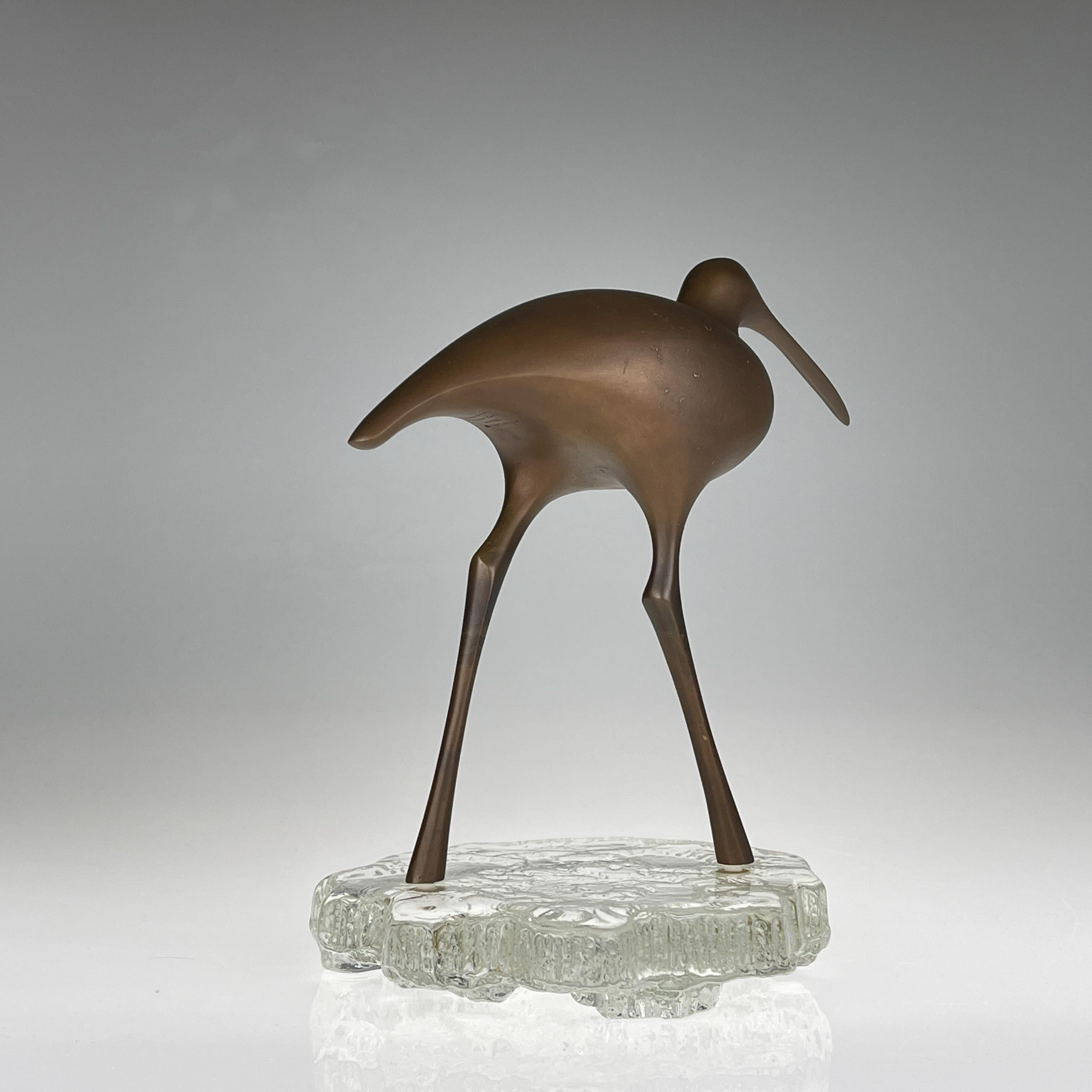 Scandinavian Modern Tapio Wirkkala Patinated Bronze Birdsculpture on Glass Stand 4
