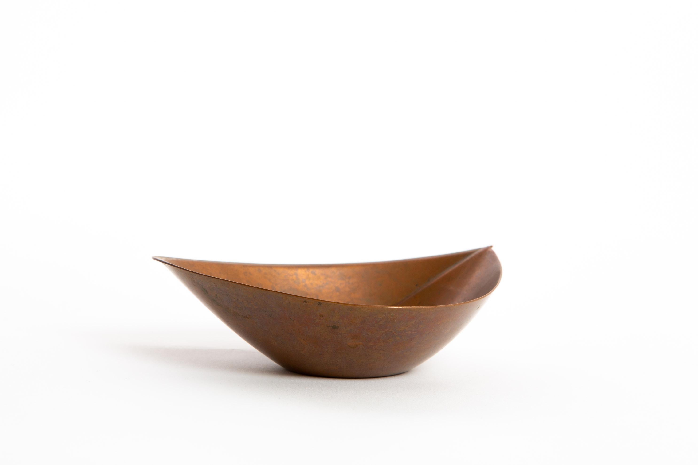 Scandinavian Modern Tapio Wirkkala Bronze Bowl Organic Form by Kultakeskus Oy Finland For Sale