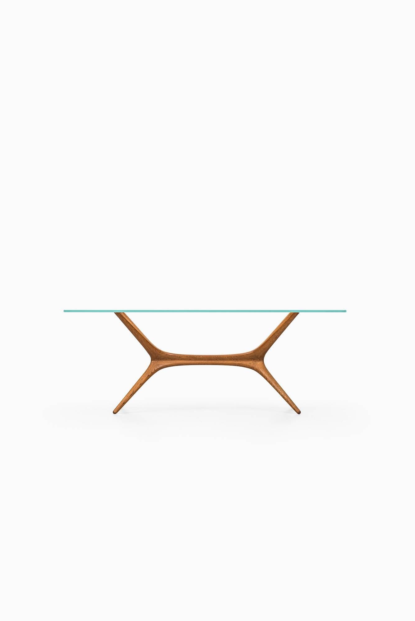 Very rare coffee table model 9020 designed by Tapio Wirkkala. Produced by Asko in Finland.