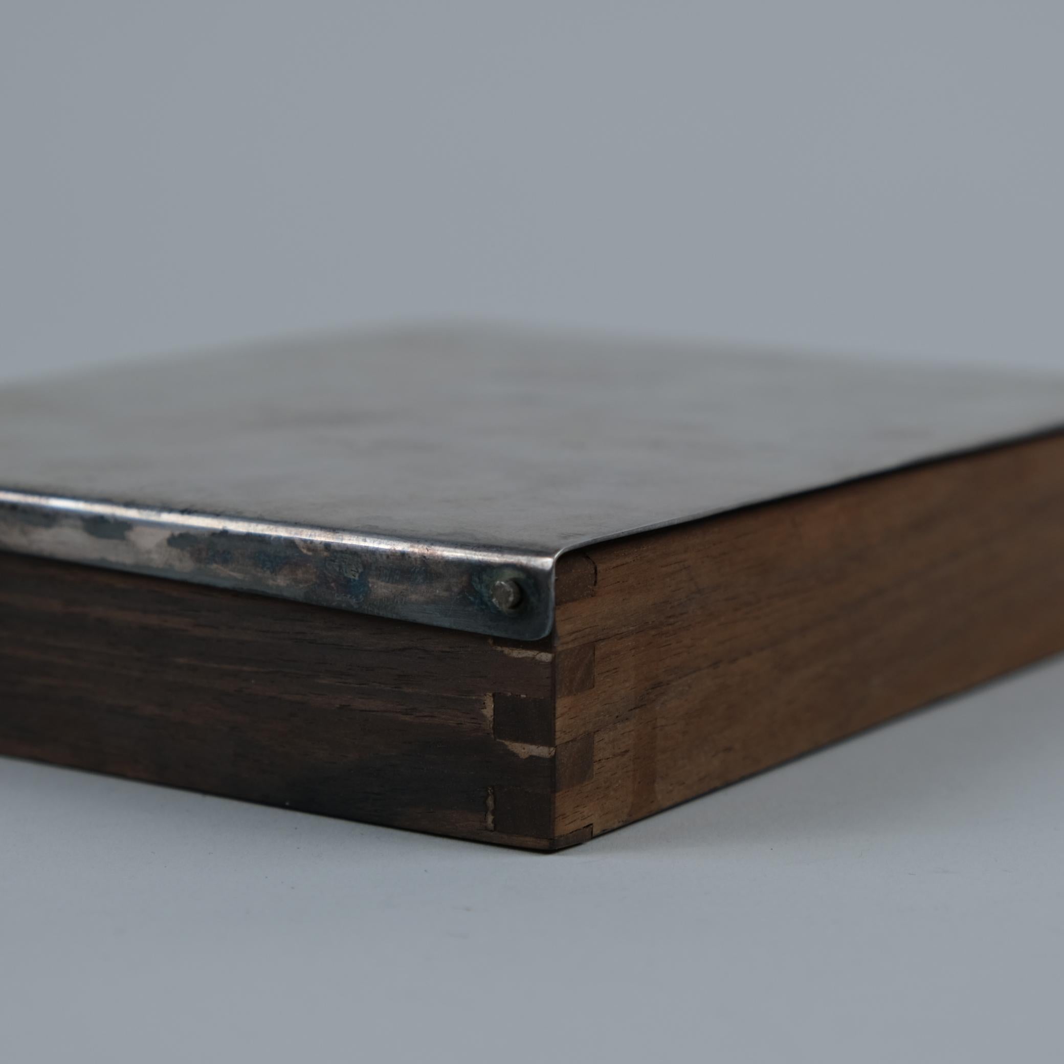 Fine XX secolo Scatola per sigari commissionata da Tapio Wirkkala in argento e teak, anni '1970 in vendita